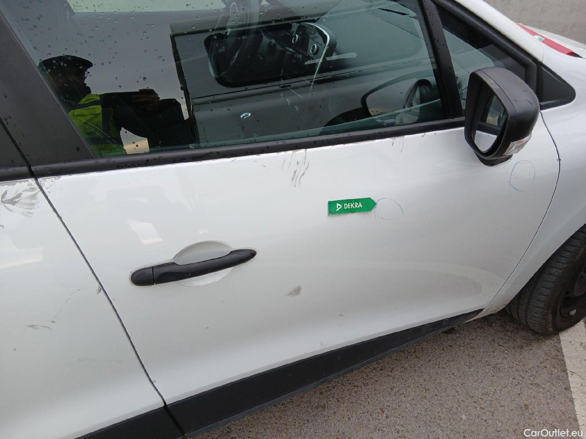  Renault  Clio RENAULT  / 2016 / 5P / berlina con portón Business dCi 55kW (75CV) -18 #38