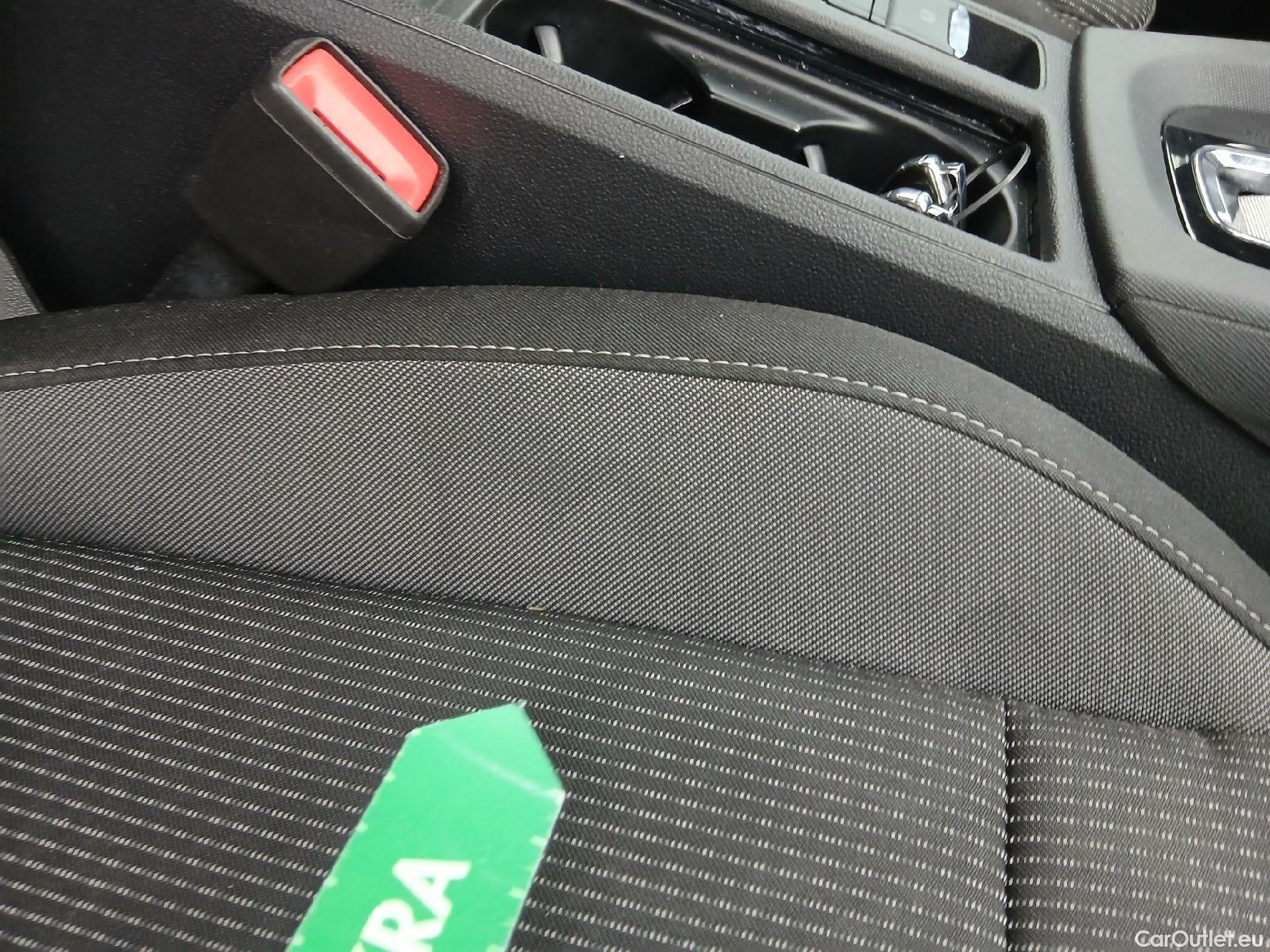  Skoda  Octavia SKODA  / 2020 / 5P / familiar Combi 2.0 TDI 110kW(150CV) DSG Ambition #31