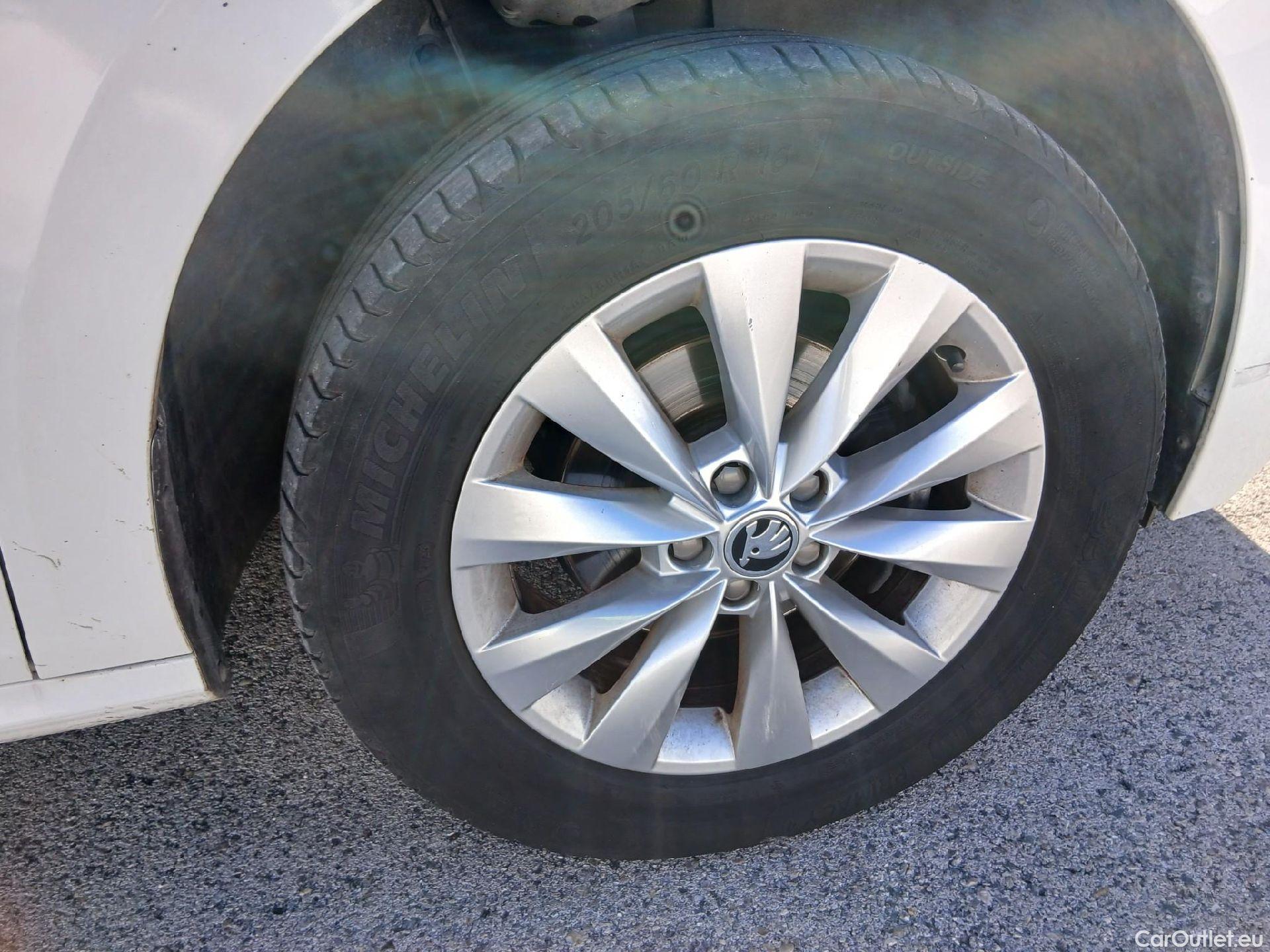  Skoda  KAMIQ SKODA  1.0 TSI 81kW (110CV) DSG Ambition (CX) #31