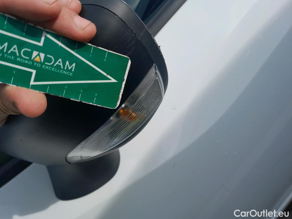  Nissan  Micra NISSAN  / 2017 / 5P / berlina con portón IG-T 74 kW (100 CV) E6D Visia+ #52