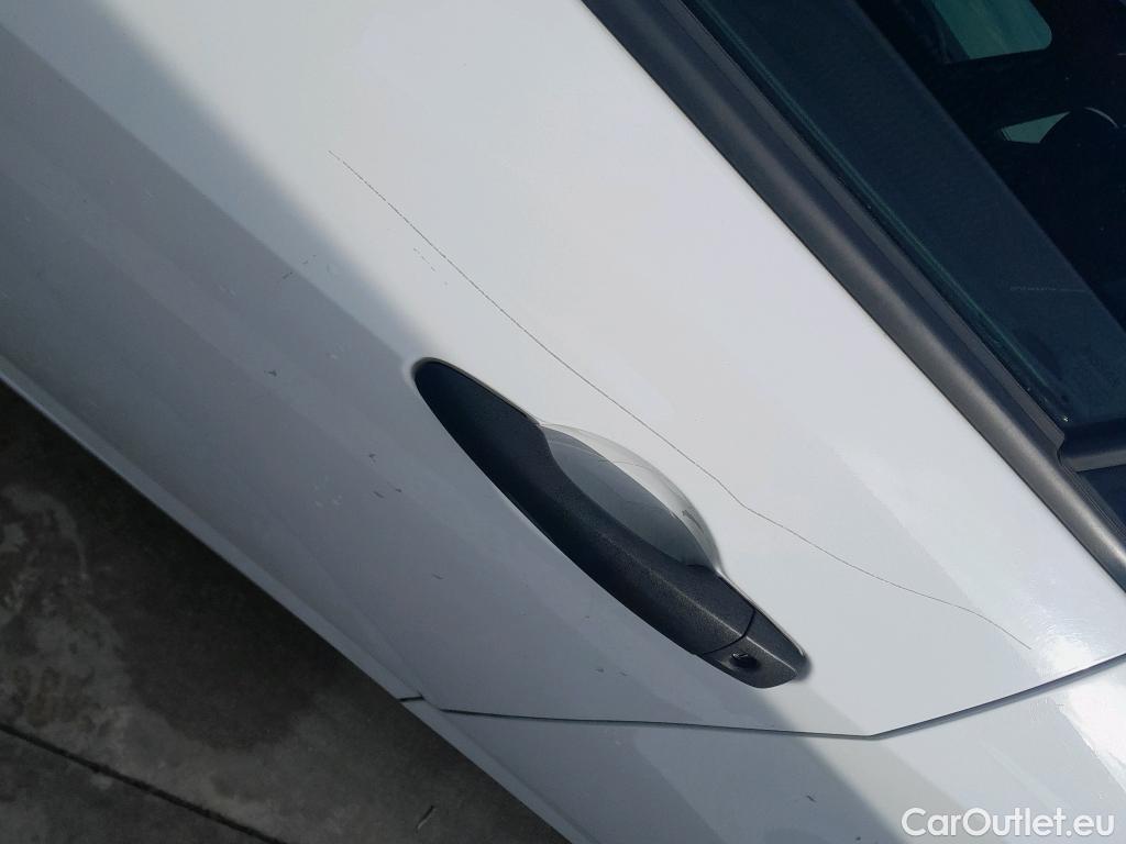  Nissan  Micra NISSAN  / 2017 / 5P / berlina con portón IG-T 74 kW (100 CV) E6D Visia+ #21