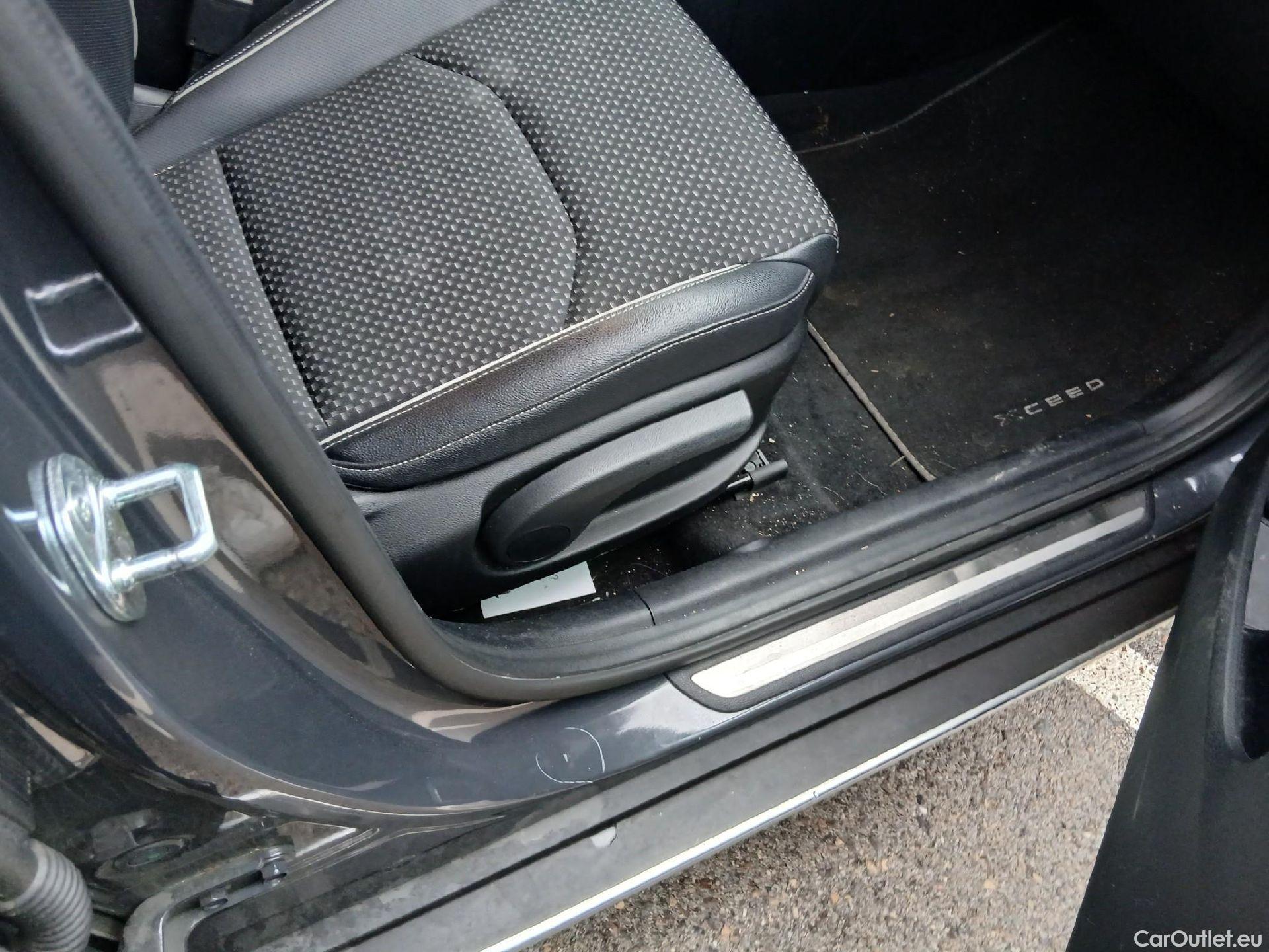  KIA  XCeed KIA  1.6 GDi PHEV 104kW (141CV) eDrive (AC) #56