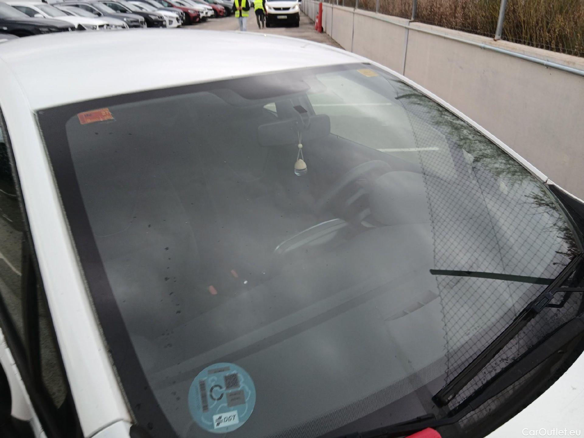  Renault  Clio RENAULT  / 2016 / 5P / berlina con portón Business dCi 55kW (75CV) -18 #3