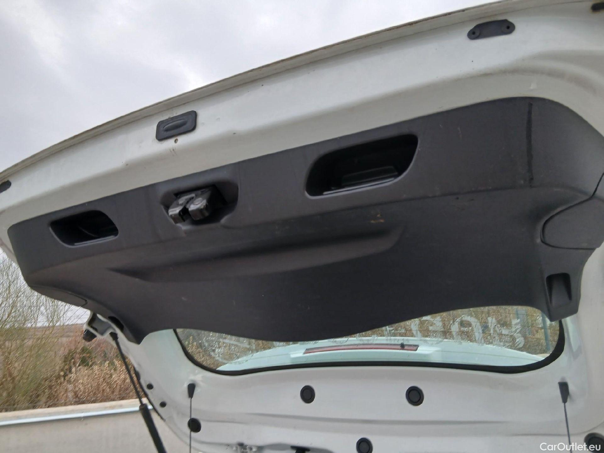  Renault  Clio RENAULT  / 2016 / 5P / berlina con portón Business dCi 55kW (75CV) -18 #31