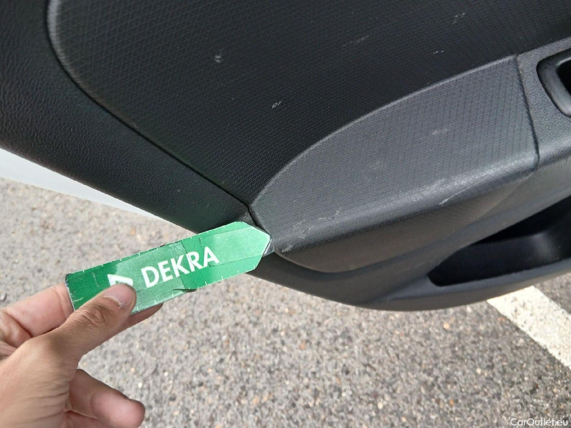  Renault  Clio RENAULT  / 2016 / 5P / berlina con portón Business dCi 55kW (75CV) -18 #23