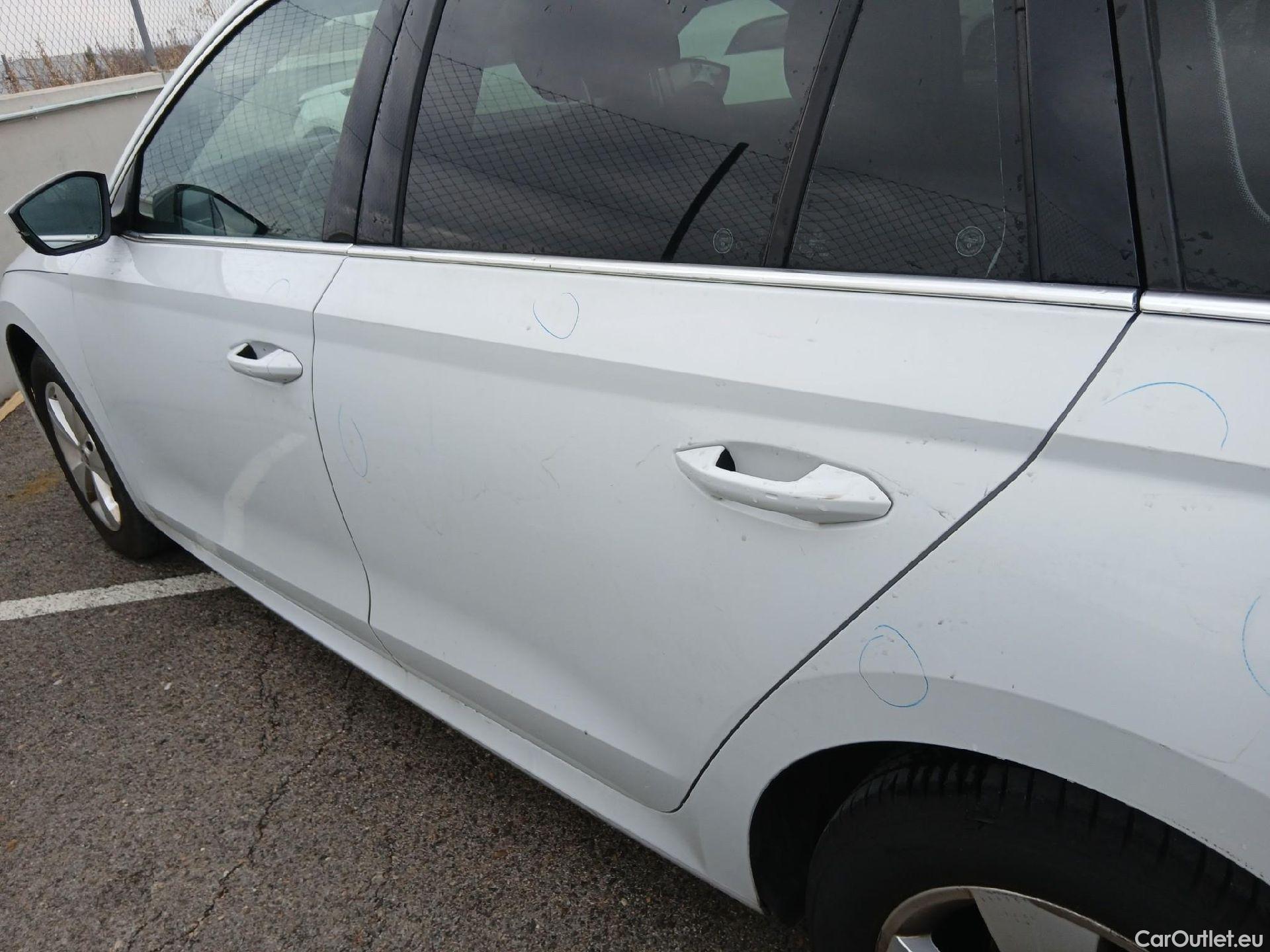  Skoda  Octavia SKODA  / 2020 / 5P / familiar Combi 2.0 TDI 110kW(150CV) DSG Ambition #11