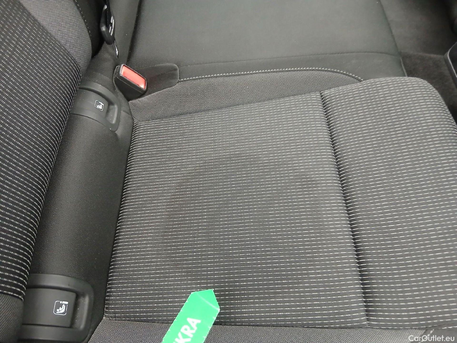  Skoda  Octavia SKODA  / 2020 / 5P / familiar Combi 2.0 TDI 110kW(150CV) DSG Ambition #32