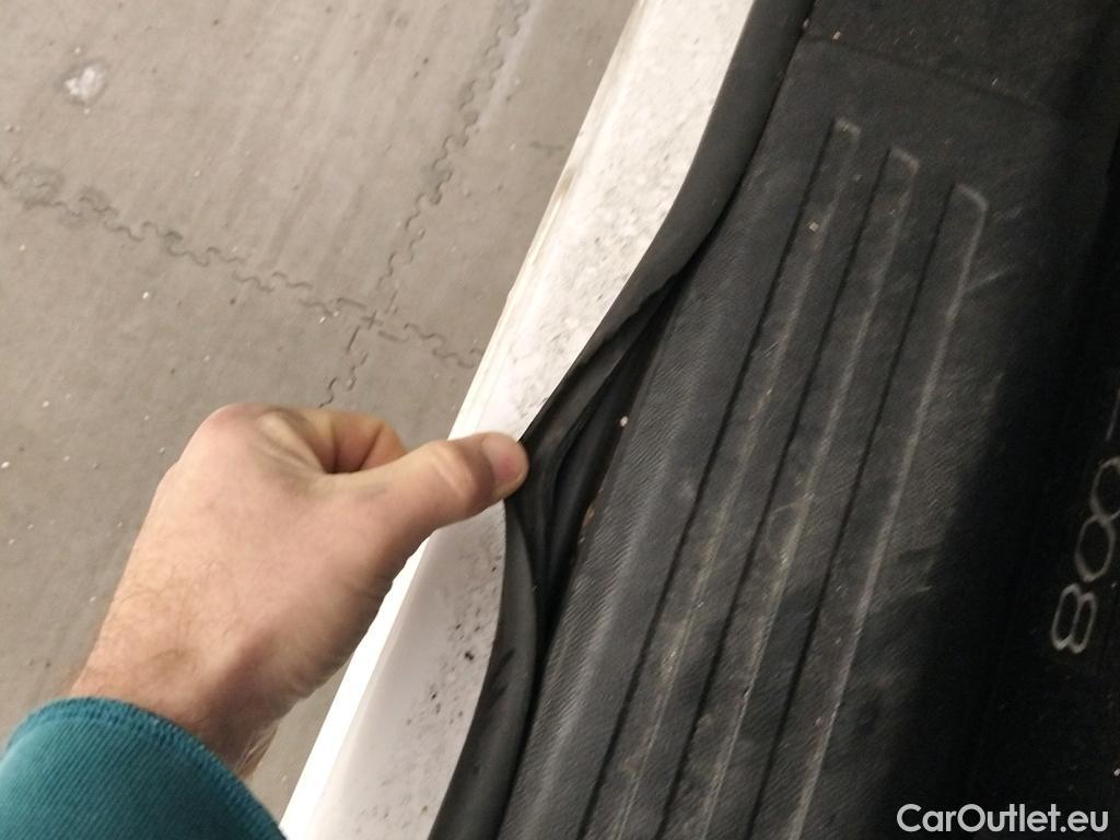  Peugeot  2008 PEUGEOT  / 2019 / 5P / todoterreno Allure Pack BlueHDI 81kW (110CV) (AC) #9