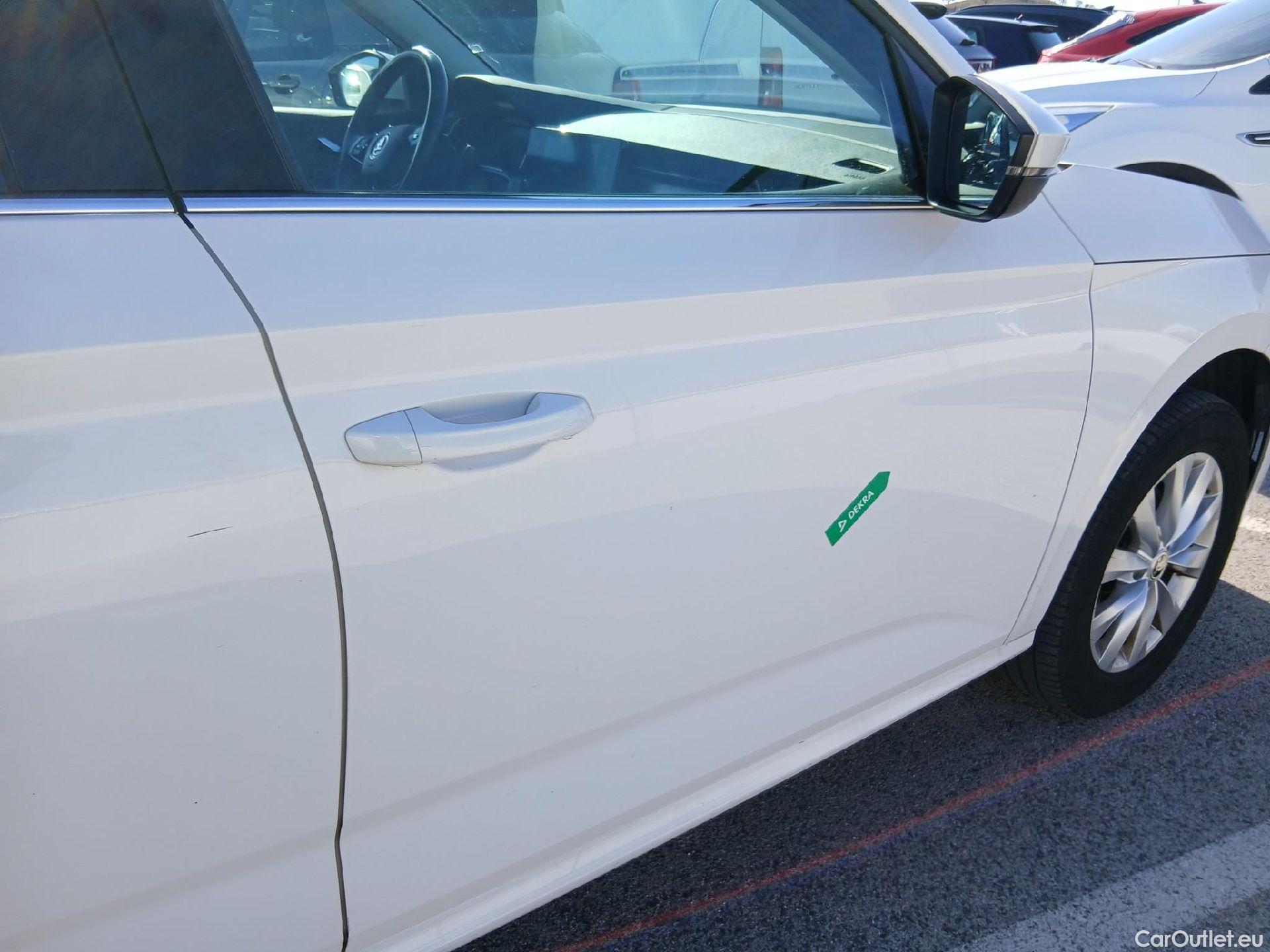  Skoda  KAMIQ SKODA  1.0 TSI 81kW (110CV) DSG Ambition (CX) #29