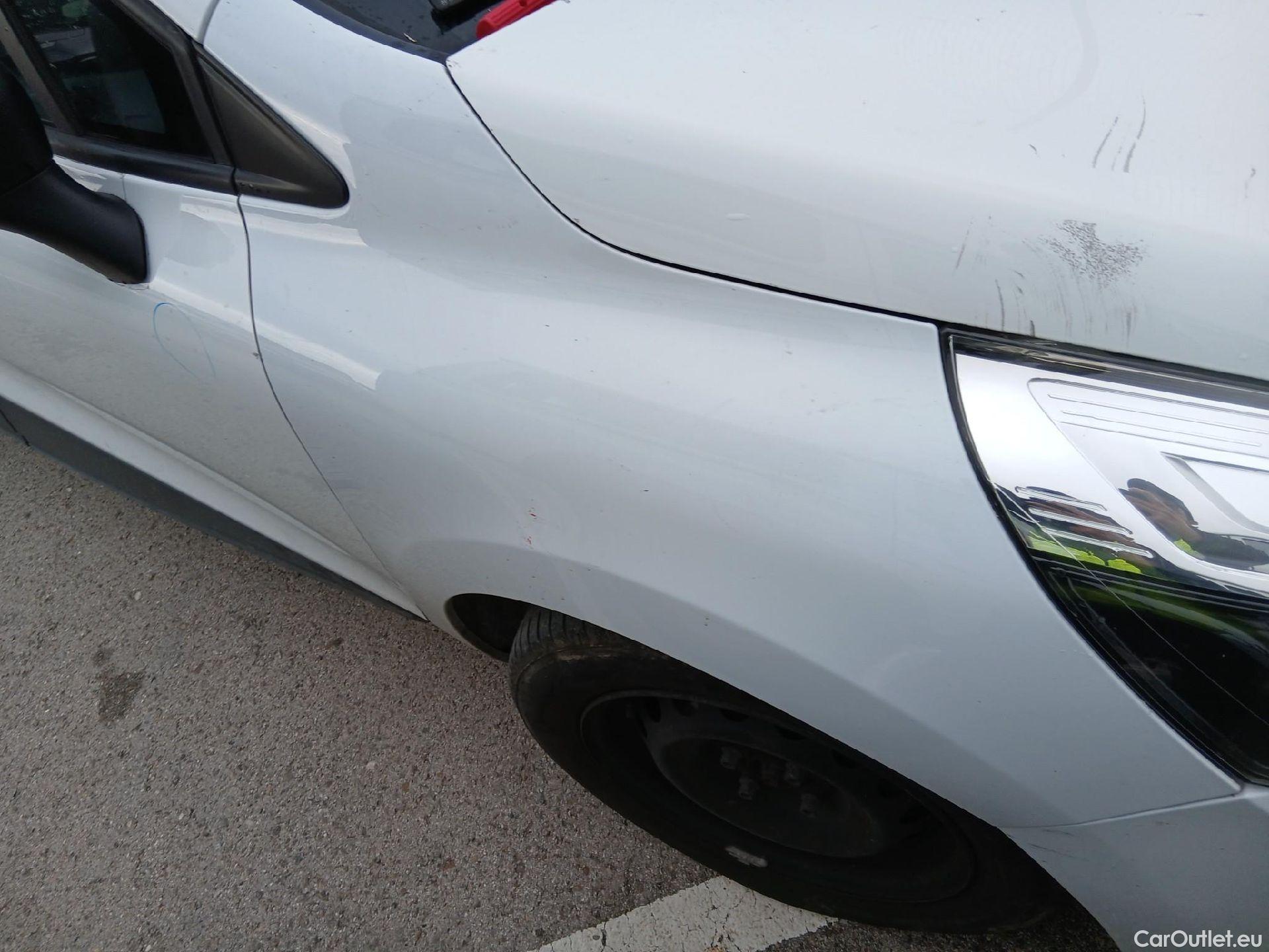  Renault  Clio RENAULT  / 2016 / 5P / berlina con portón Business dCi 55kW (75CV) -18 #40