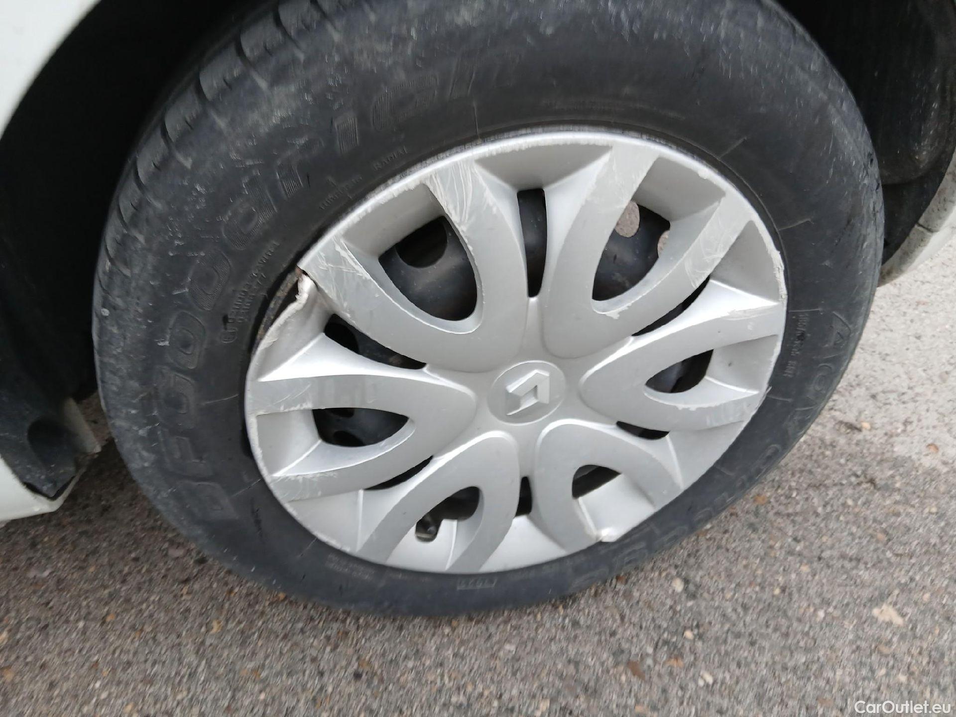  Renault  Clio RENAULT  / 2016 / 5P / berlina con portón Business dCi 55kW (75CV) -18 #26