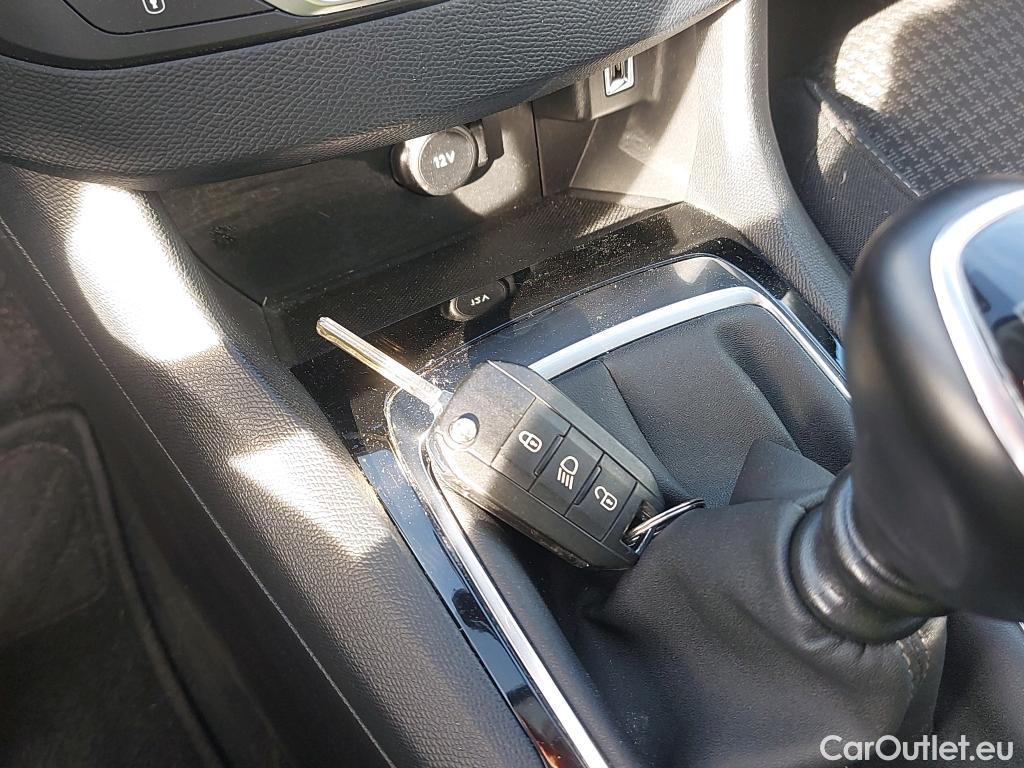  Peugeot  308 PEUGEOT  / 2017 / 5P / familiar SW Active Pack BlueHDi 130 S&S #1