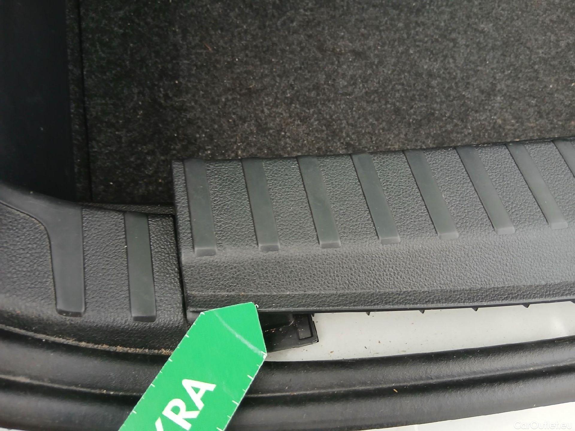  Skoda  Octavia SKODA  / 2020 / 5P / familiar Combi 2.0 TDI 110kW(150CV) DSG Ambition #37