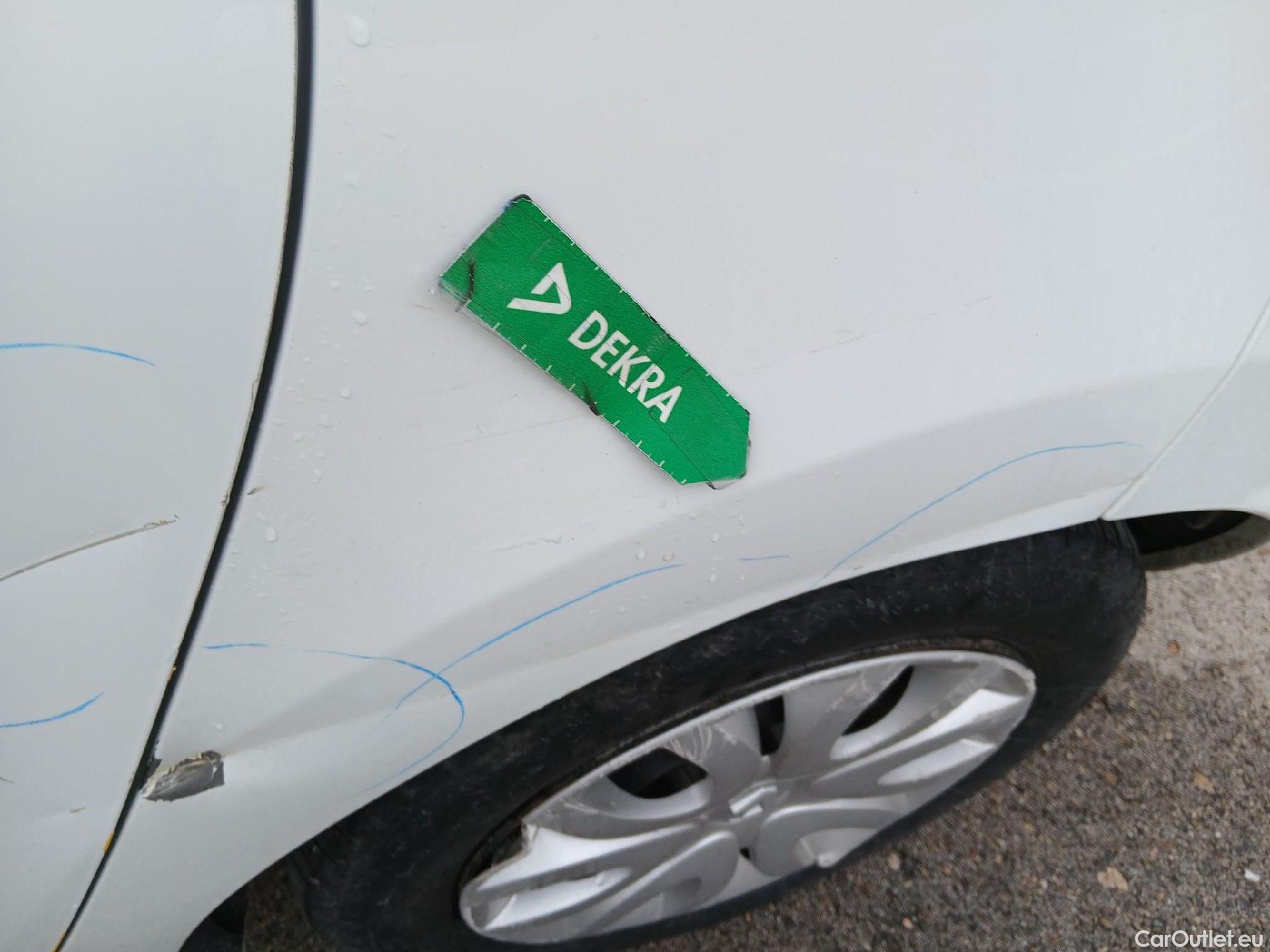  Renault  Clio RENAULT  / 2016 / 5P / berlina con portón Business dCi 55kW (75CV) -18 #24