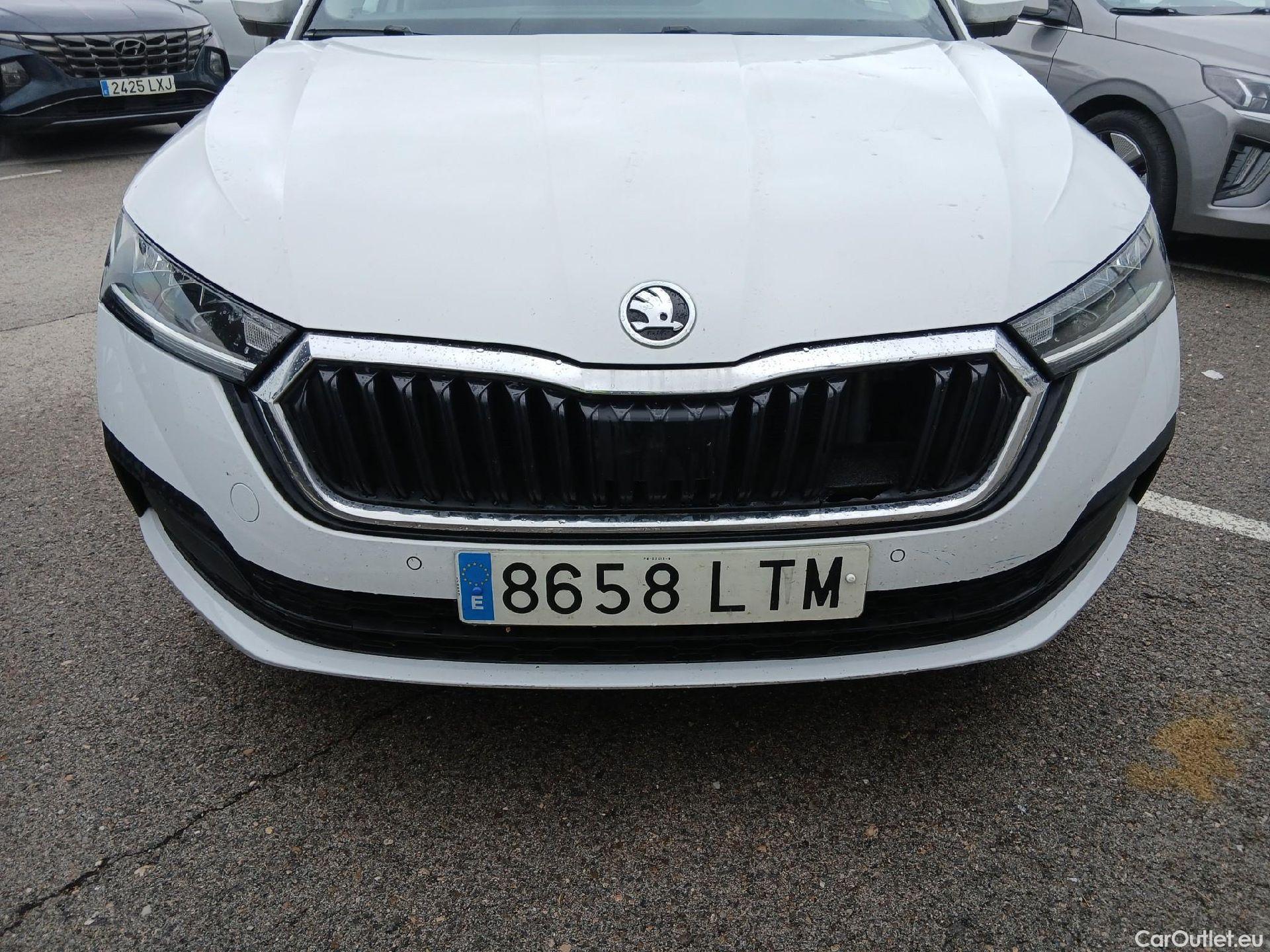  Skoda  Octavia SKODA  / 2020 / 5P / familiar Combi 2.0 TDI 110kW(150CV) DSG Ambition #2