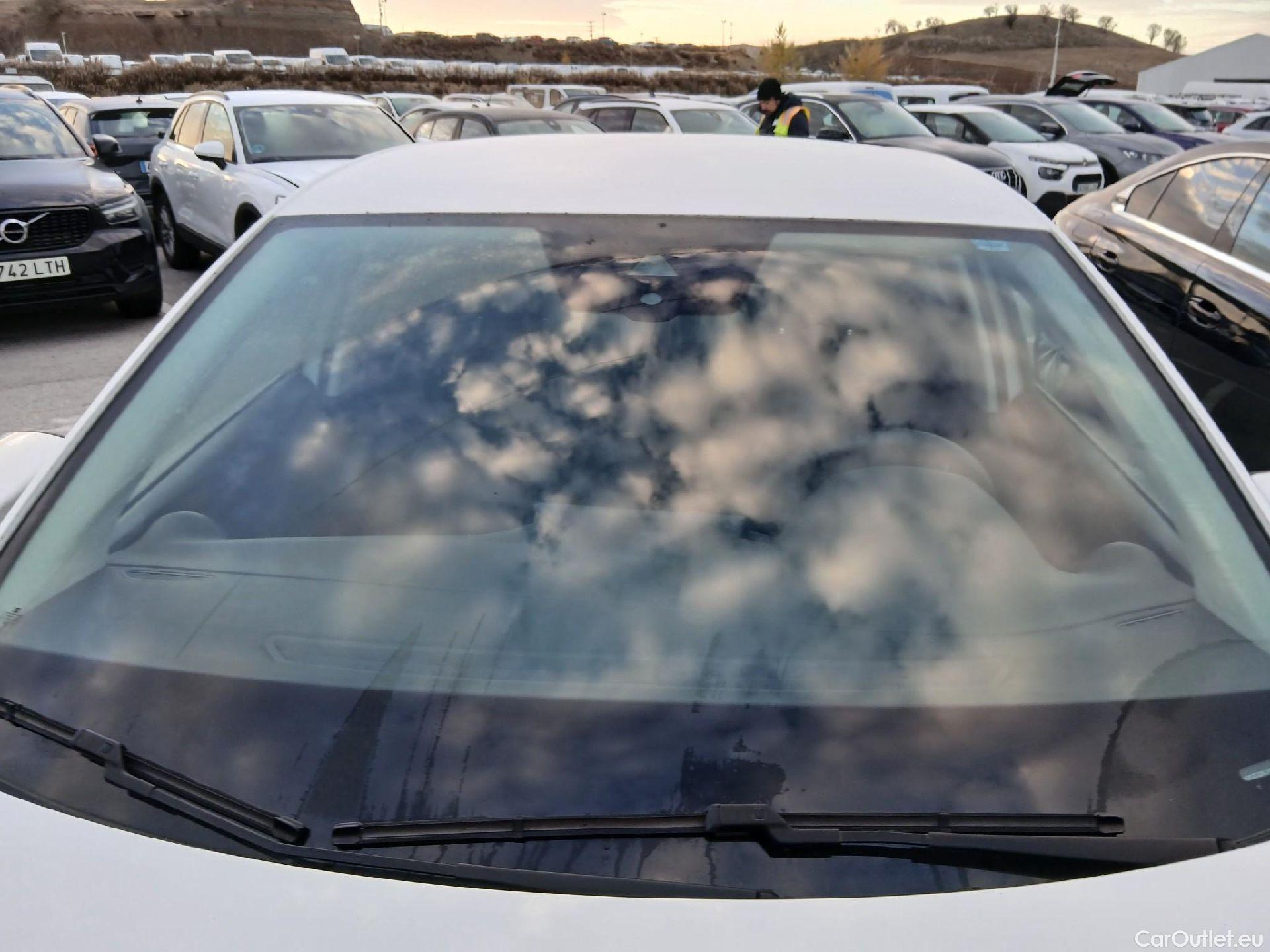  Seat  Ibiza SEAT  / 2017 / 5P / berlina con portón 1.0 MPI 59kW (80CV) Reference Plus(SP) #1