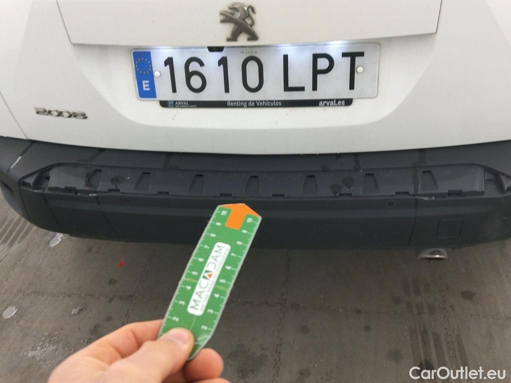  Peugeot  2008 PEUGEOT  / 2019 / 5P / todoterreno Allure Pack BlueHDI 81kW (110CV) (AC) #4