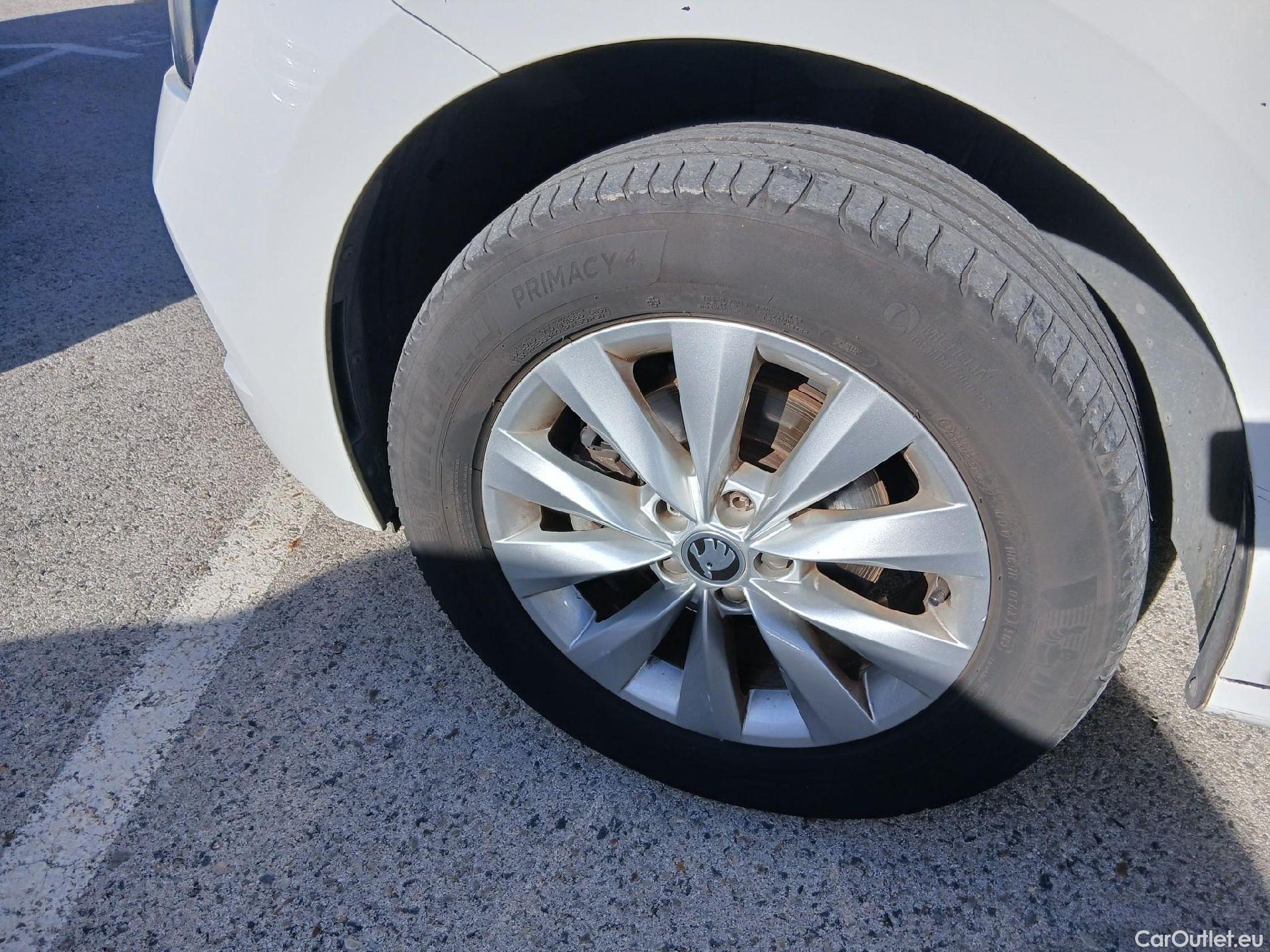  Skoda  KAMIQ SKODA  1.0 TSI 81kW (110CV) DSG Ambition (CX) #10