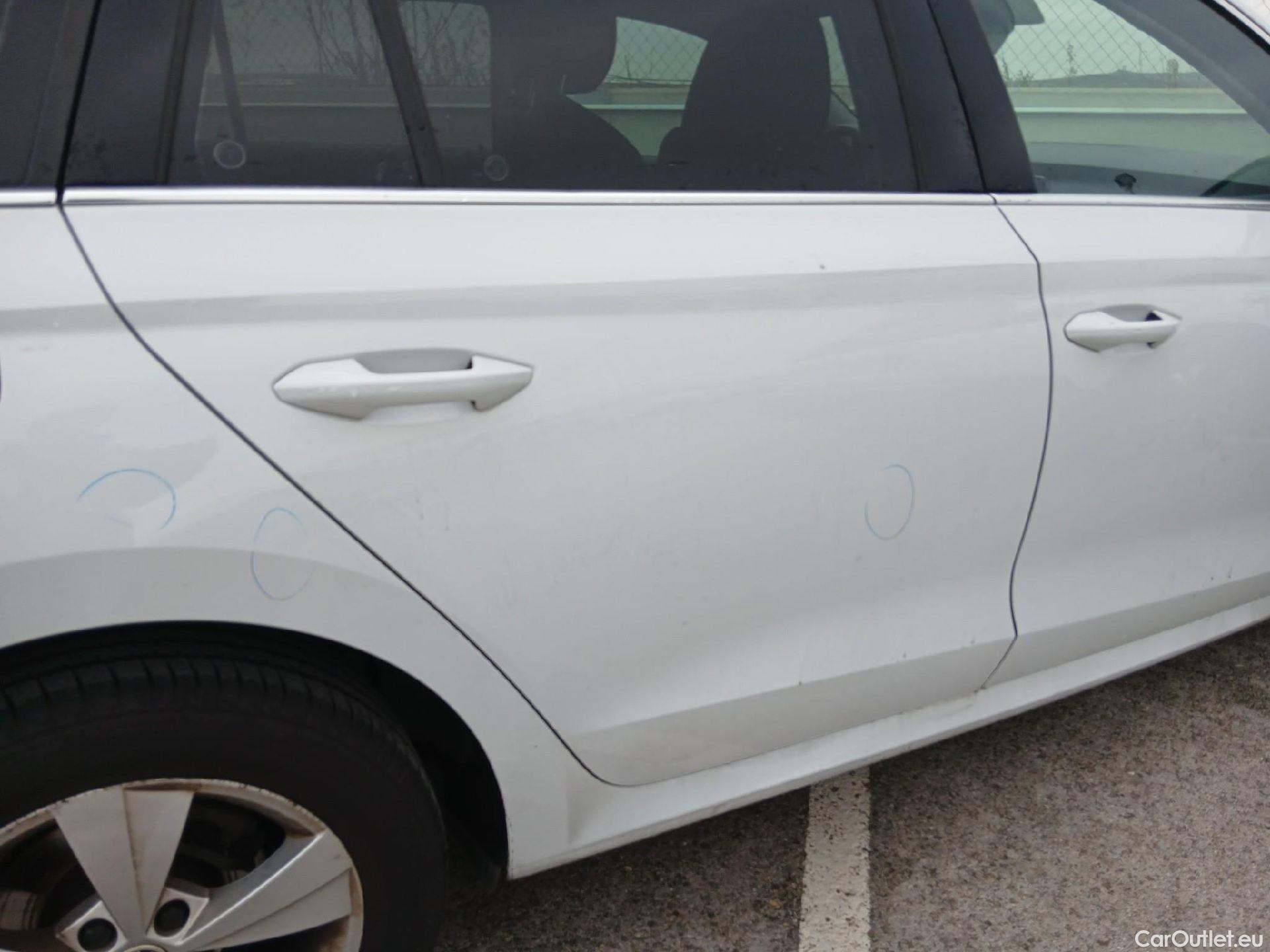  Skoda  Octavia SKODA  / 2020 / 5P / familiar Combi 2.0 TDI 110kW(150CV) DSG Ambition #25