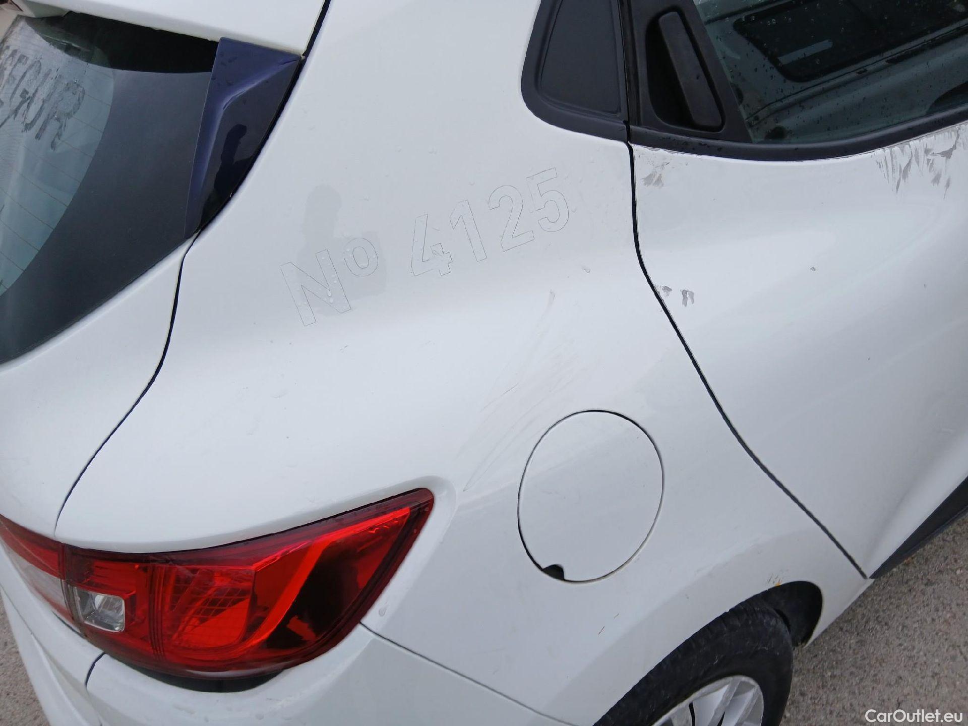  Renault  Clio RENAULT  / 2016 / 5P / berlina con portón Business dCi 55kW (75CV) -18 #32