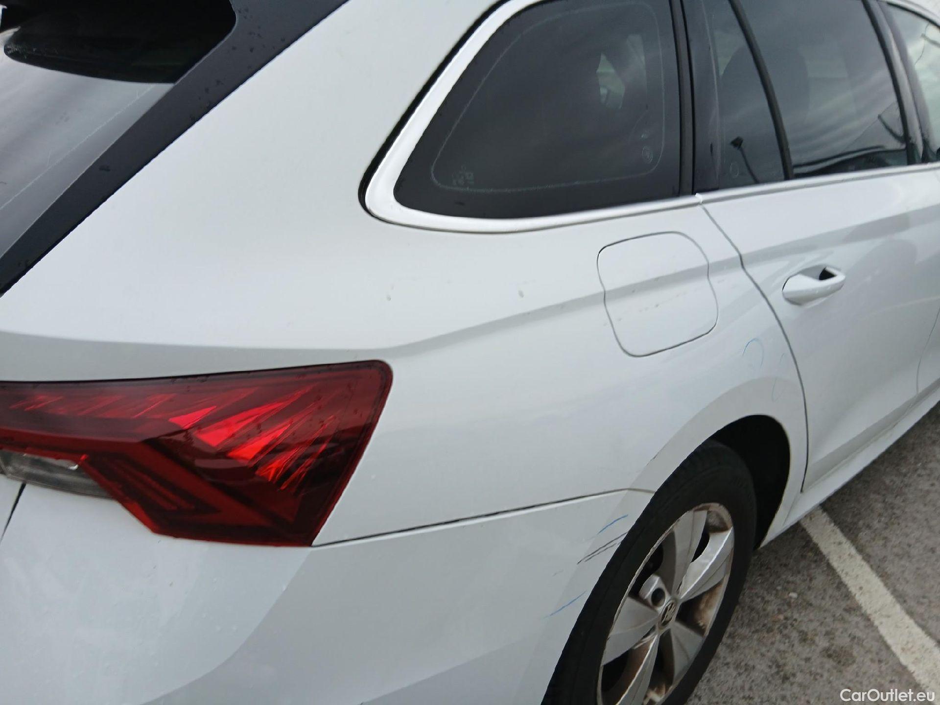  Skoda  Octavia SKODA  / 2020 / 5P / familiar Combi 2.0 TDI 110kW(150CV) DSG Ambition #23