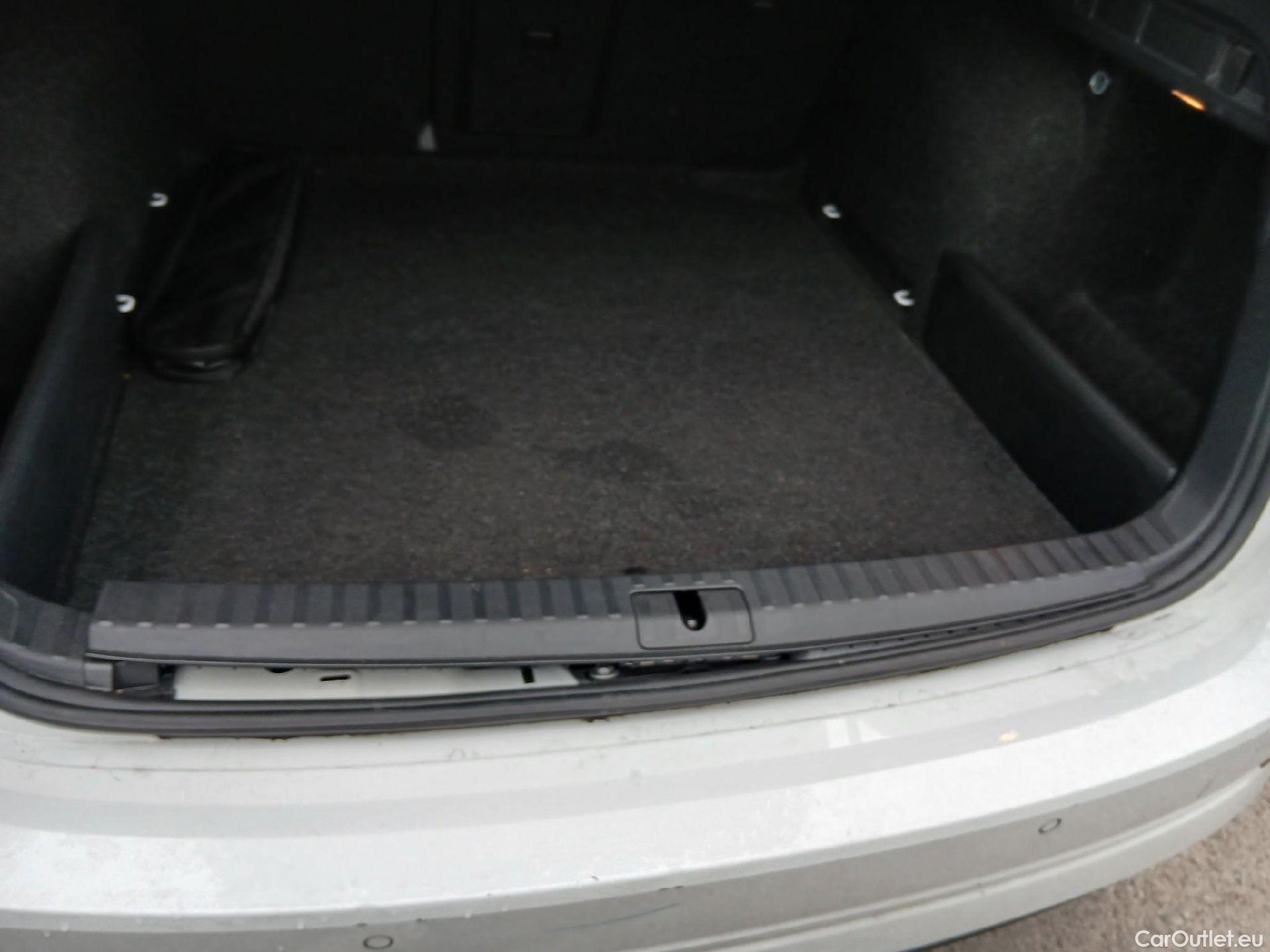  Skoda  Octavia SKODA  / 2020 / 5P / familiar Combi 2.0 TDI 110kW(150CV) DSG Ambition #38