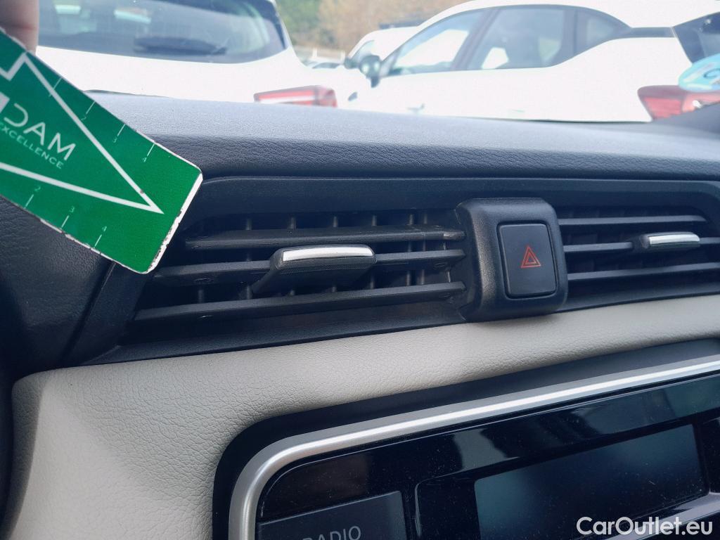  Nissan  Micra NISSAN  / 2017 / 5P / berlina con portón IG-T 74 kW (100 CV) E6D Visia+ #8