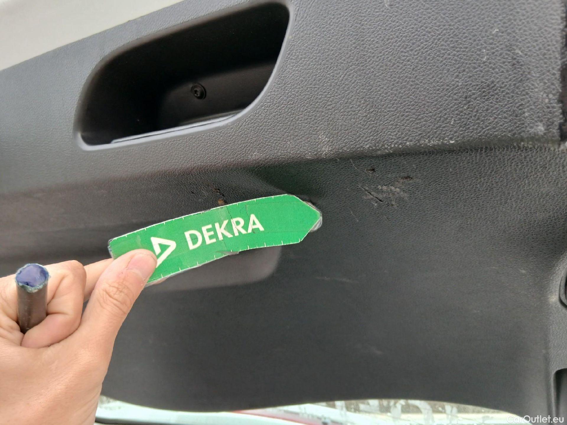  Renault  Clio RENAULT  / 2016 / 5P / berlina con portón Business dCi 55kW (75CV) -18 #30