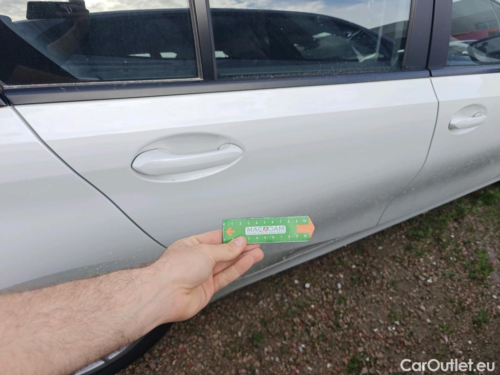  Bmw  Serie 3 BMW  / 2018 / 4P / sedán 318d Auto. #23