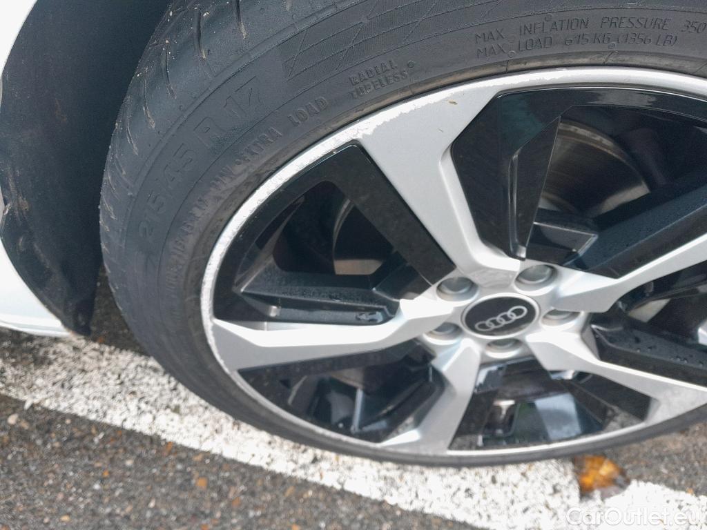  Audi  A1 Sportback AUDI A1 / 2018 / 5P / berlina con portón Sportback Adrenalin 30 TFSI 81kW (116CV)(SP) #3