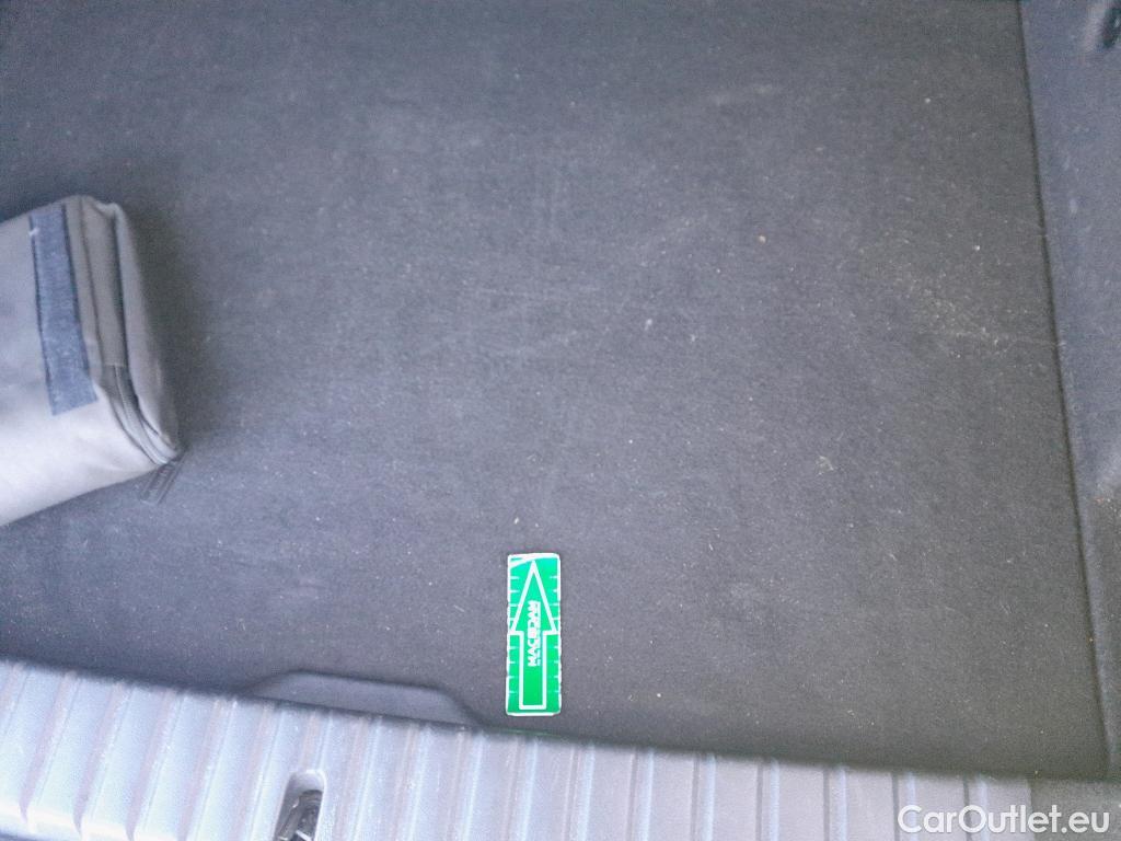  Bmw  Serie 1 BMW  / 2019 / 5P / berlina con portón 116d #4