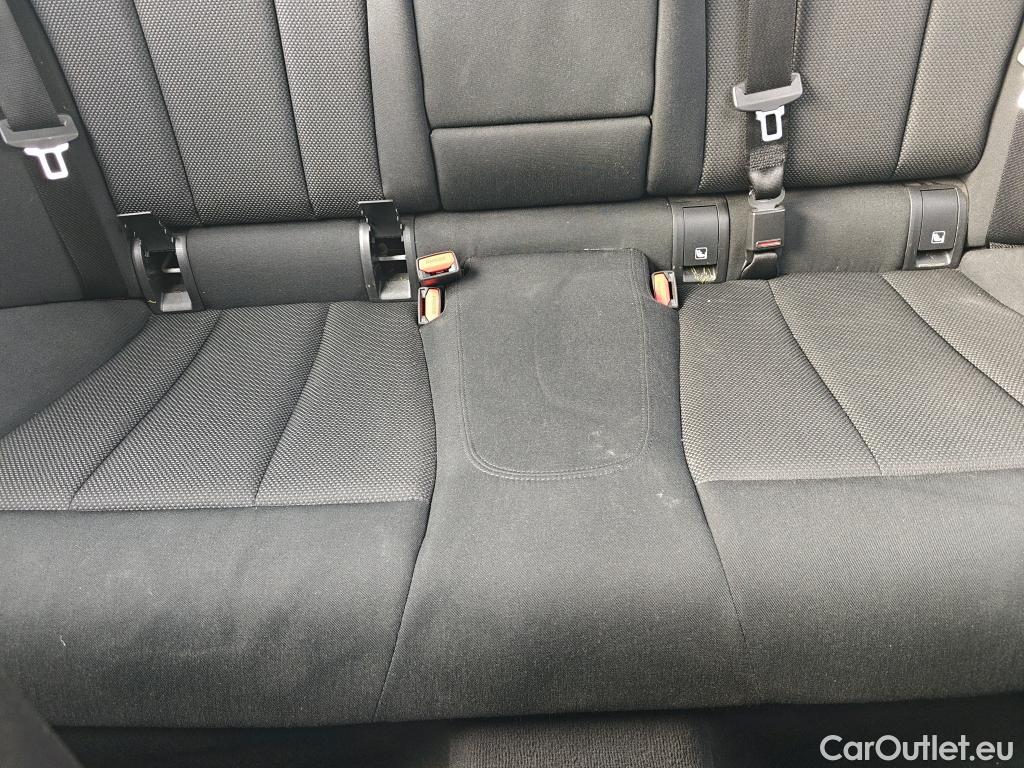  Bmw  Serie 3 BMW  / 2018 / 4P / sedán 318d Auto. #17