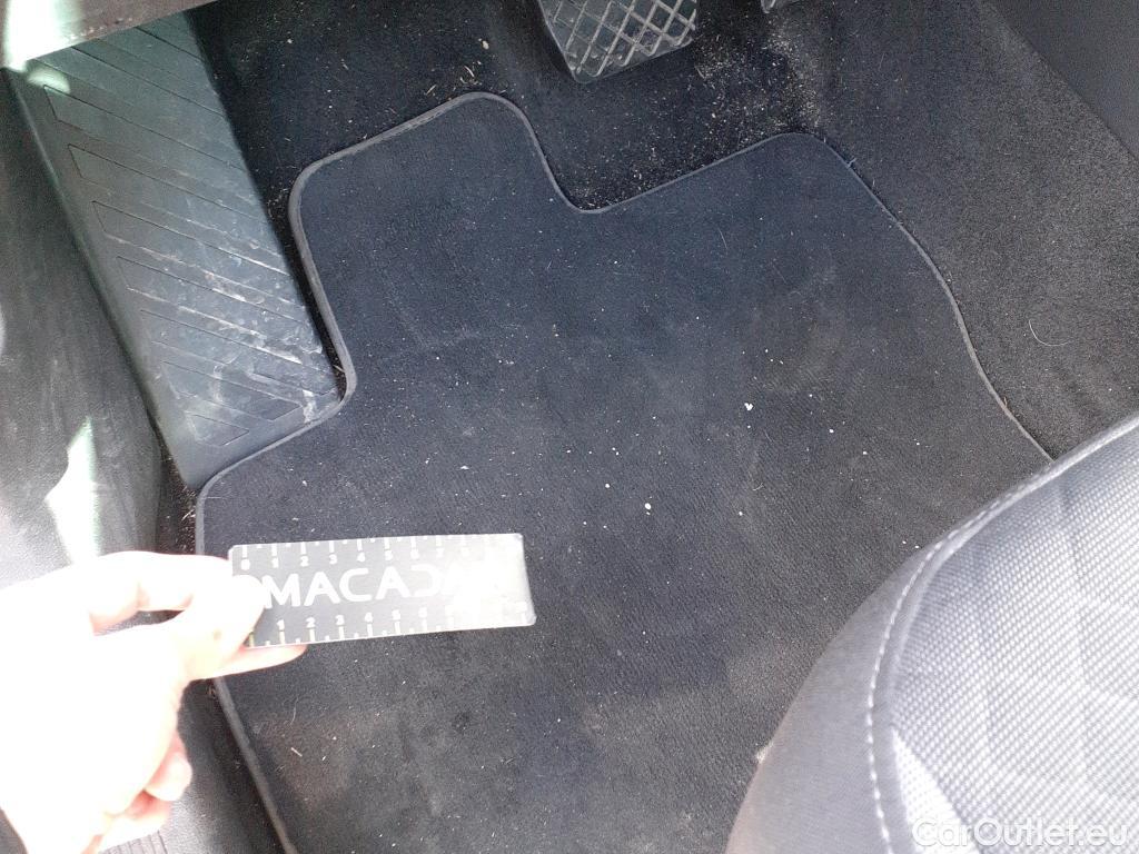  Volkswagen  Tiguan VOLKSWAGEN  / 2016 / 5P / todoterreno Advance 2.0 TDI 110kW (150CV) DSG #40