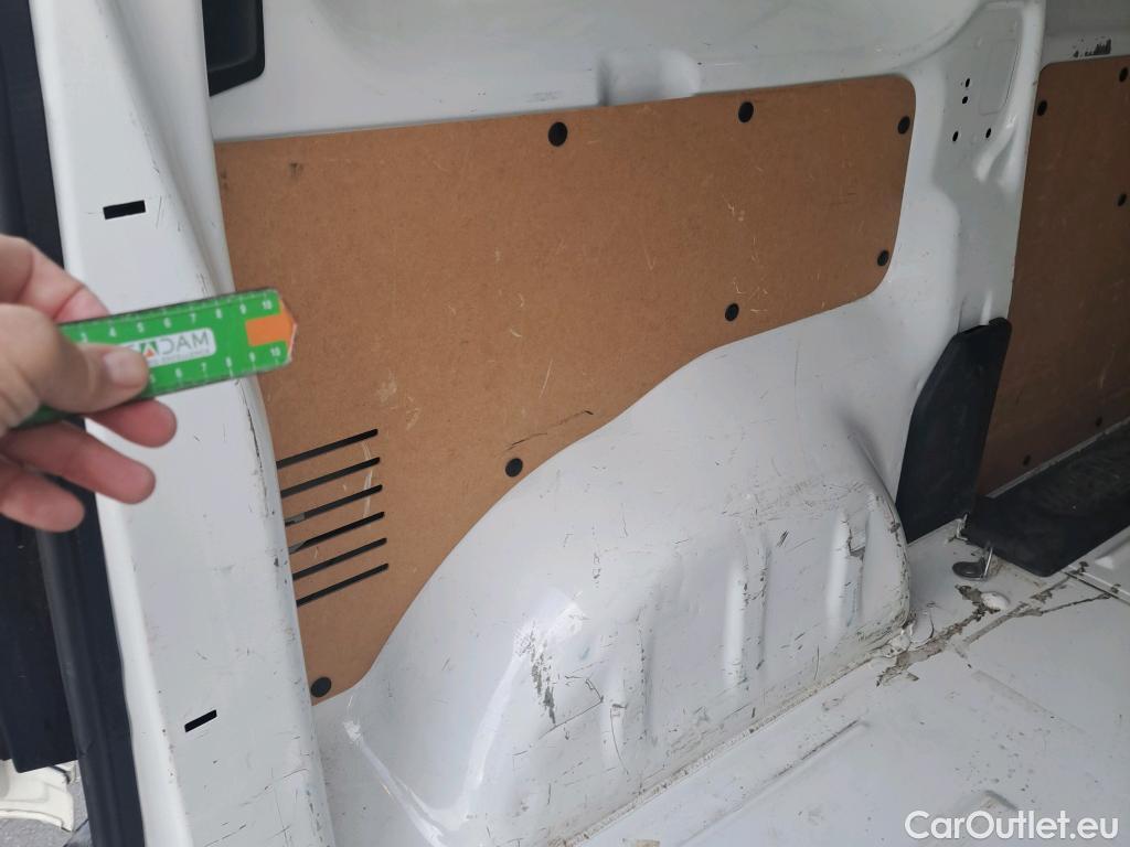  Peugeot  Expert PEUGEOT  / 2016 / 4P / furgón Furgón Pro BlueHDi 90KW (120) Standard #21