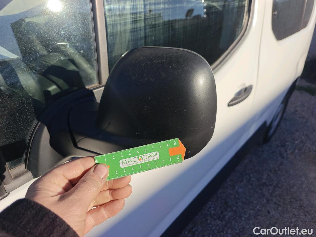  Citroen  Berlingo CITROEN  / 2018 / 4P / combi Talla M BlueHDi 100 S&S LIVE (AC) #24