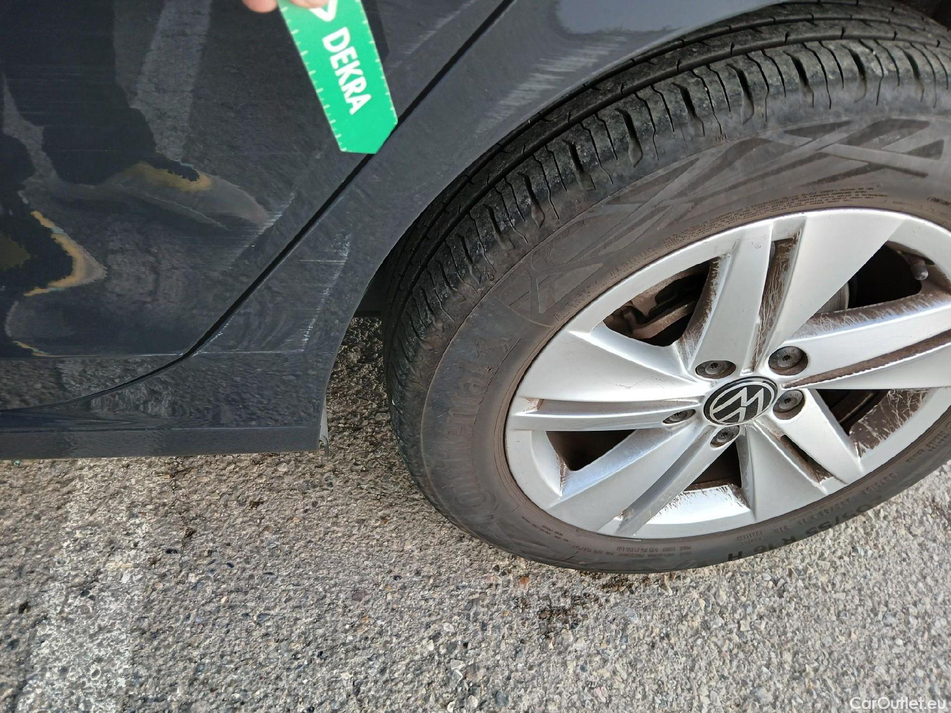  Volkswagen  Golf  VOLKSWAGEN / 2020 / 5P / berlina con portón Life 1.0 eTSI 81kW (110CV) DSG #9