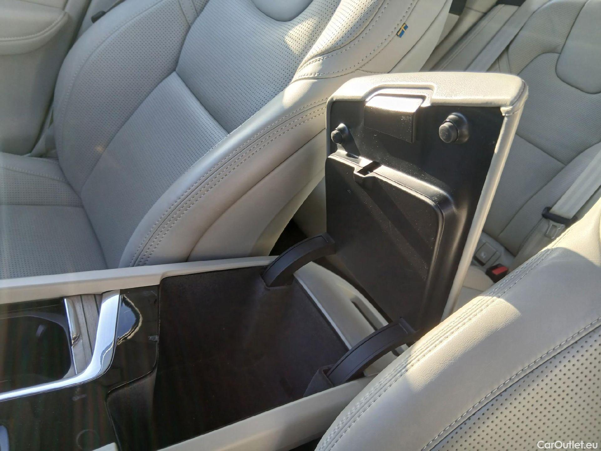  Volvo  XC60 VOLVO  / 2017 / 5P / todoterreno 2.0 B4 D AWD Inscription Auto #8