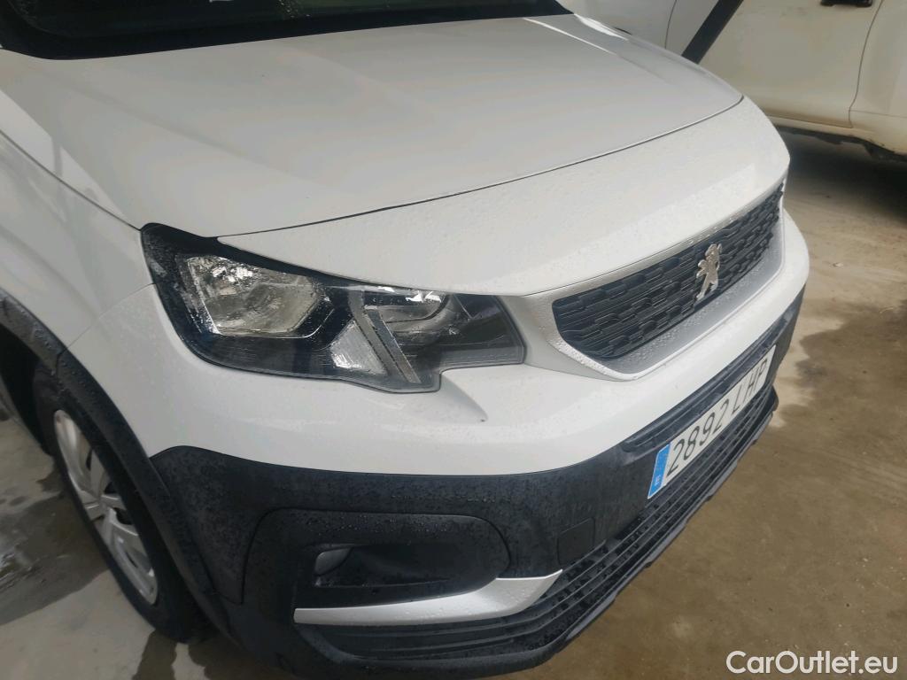  Peugeot  RIFTER PEUGEOT  / 2018 / 5P / monovolumen compacto Active Long BlueHDi 73kW #9