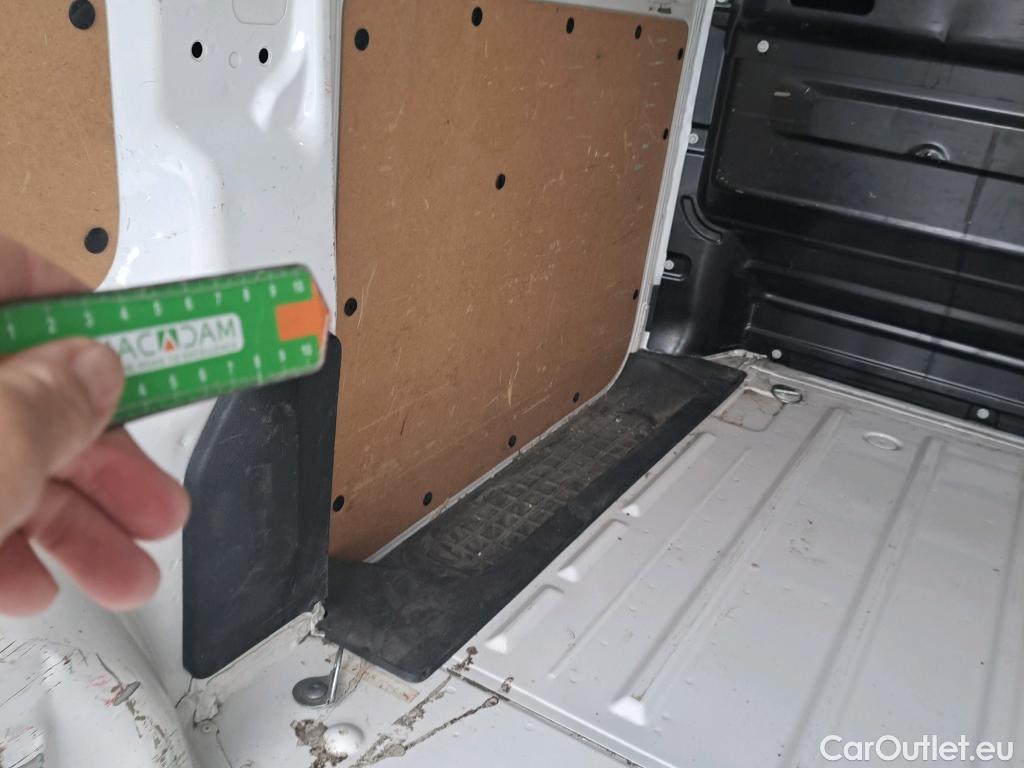  Peugeot  Expert PEUGEOT  / 2016 / 4P / furgón Furgón Pro BlueHDi 90KW (120) Standard #24