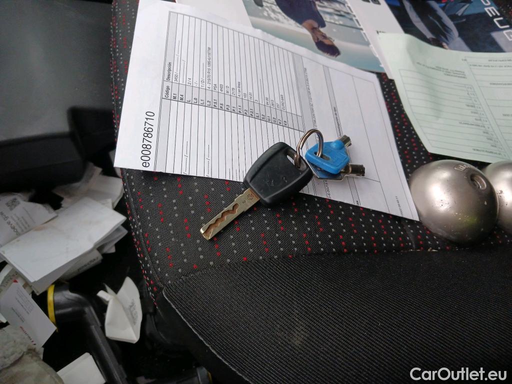  Peugeot  Boxer  Furgón Techo Elevado 335 L2H2 Premium BlueHDi 140 Stop&Start HDi #4