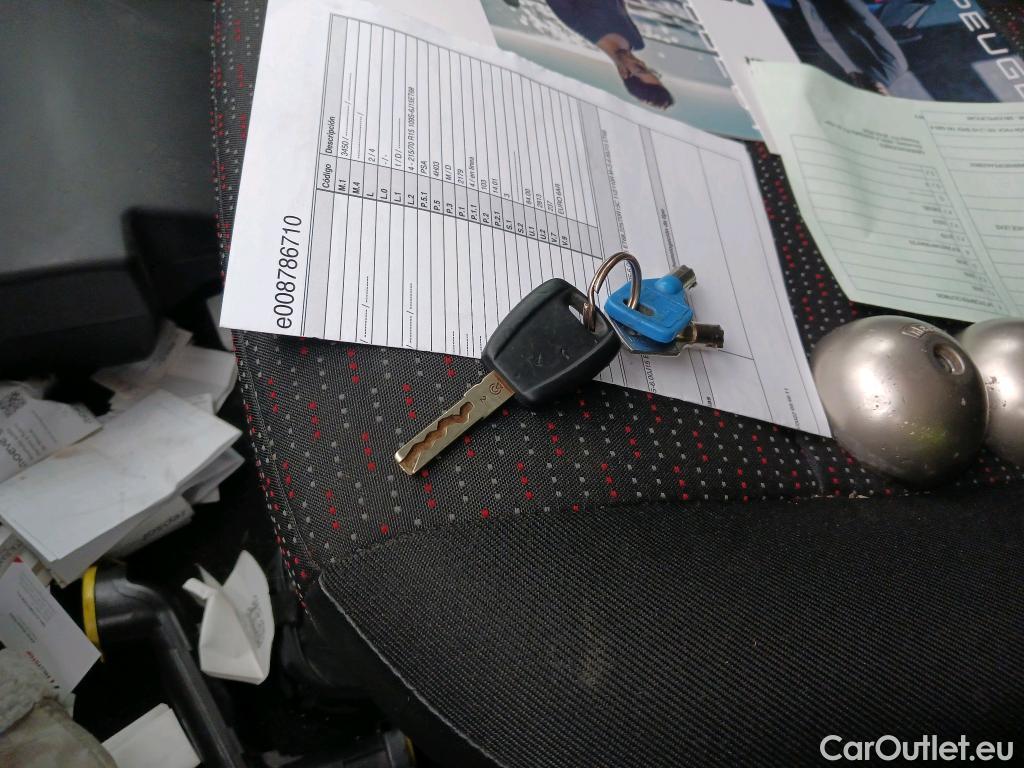  Peugeot  Boxer  Furgón Techo Elevado 335 L2H2 Premium BlueHDi 140 Stop&Start HDi #3