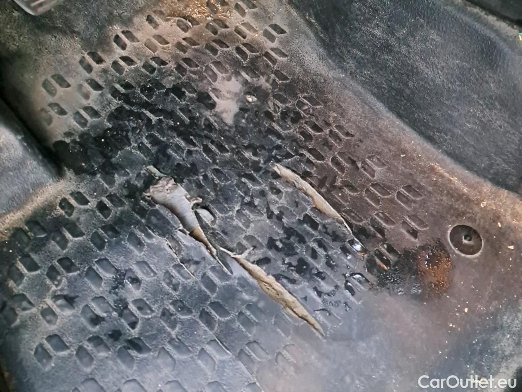  Fiat  Doblo FIAT Doblò Cargo/2015/4P/furgón derivado de turismo Cargo SX 1.3 Mjet 70 kW (95 CV) #31