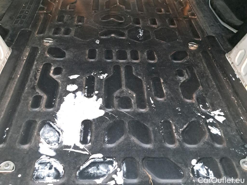  Fiat  Doblo FIAT Doblò Cargo/2015/4P/furgón derivado de turismo Cargo SX 1.3 Mjet 70 kW (95 CV) #22