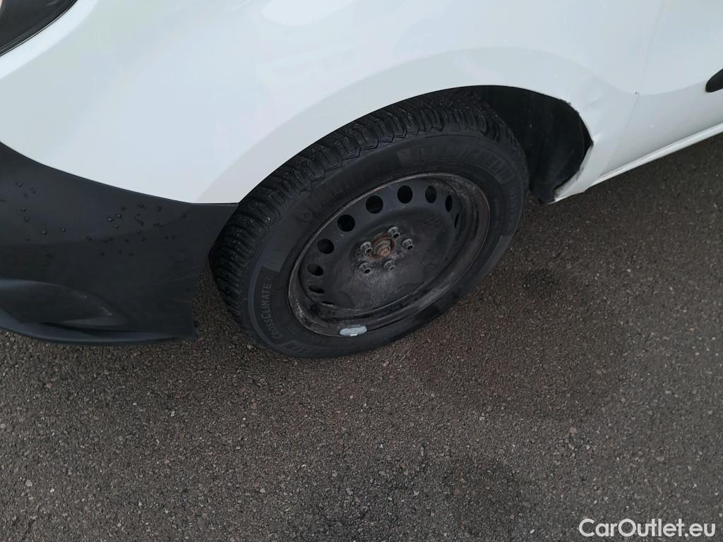  Fiat  Doblo FIAT Doblò Cargo/2015/4P/furgón derivado de turismo Cargo SX 1.3 Mjet 70 kW (95 CV) #46