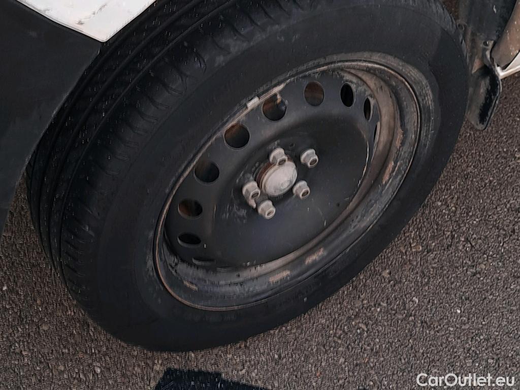  Fiat  Doblo FIAT Doblò Cargo/2015/4P/furgón derivado de turismo Cargo SX 1.3 Mjet 70 kW (95 CV) #51