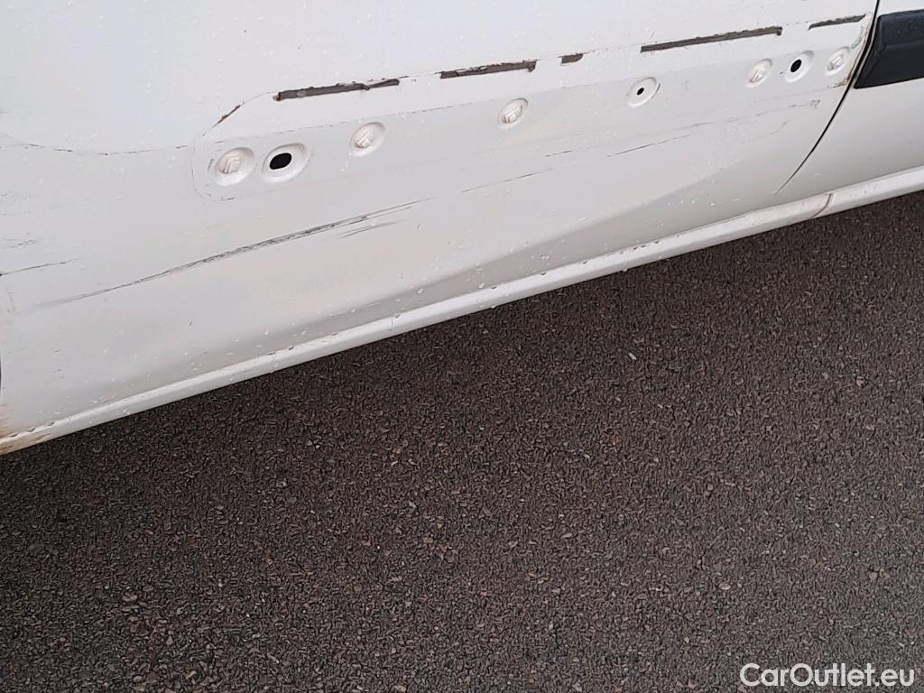  Fiat  Doblo FIAT Doblò Cargo/2015/4P/furgón derivado de turismo Cargo SX 1.3 Mjet 70 kW (95 CV) #35