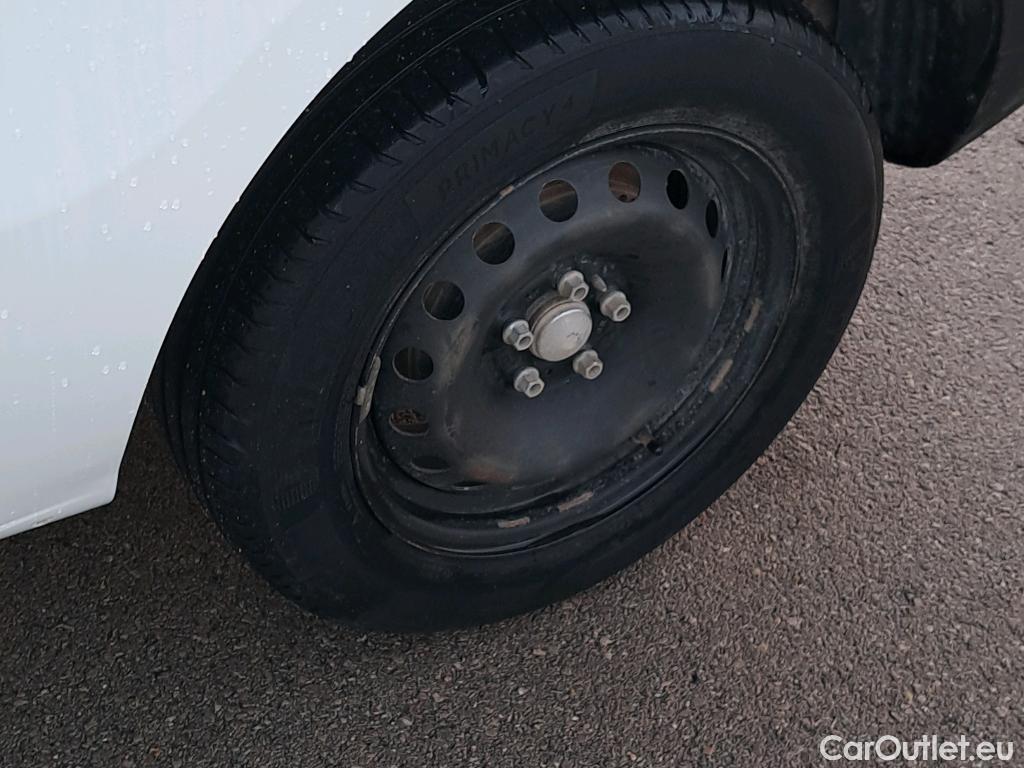  Fiat  Doblo FIAT Doblò Cargo/2015/4P/furgón derivado de turismo Cargo SX 1.3 Mjet 70 kW (95 CV) #45