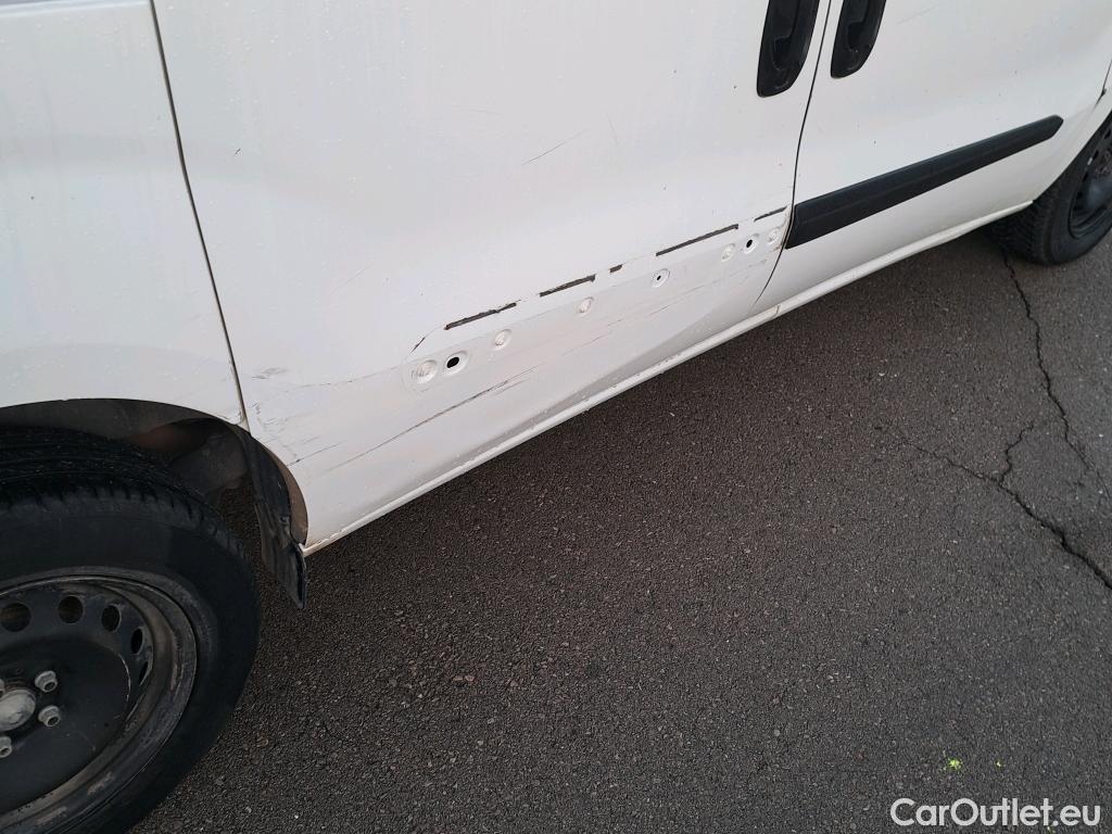  Fiat  Doblo FIAT Doblò Cargo/2015/4P/furgón derivado de turismo Cargo SX 1.3 Mjet 70 kW (95 CV) #34