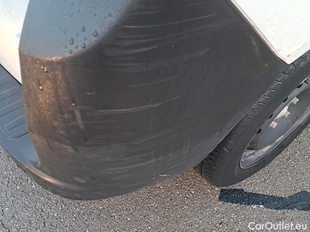  Fiat  Doblo FIAT Doblò Cargo/2015/4P/furgón derivado de turismo Cargo SX 1.3 Mjet 70 kW (95 CV) #37