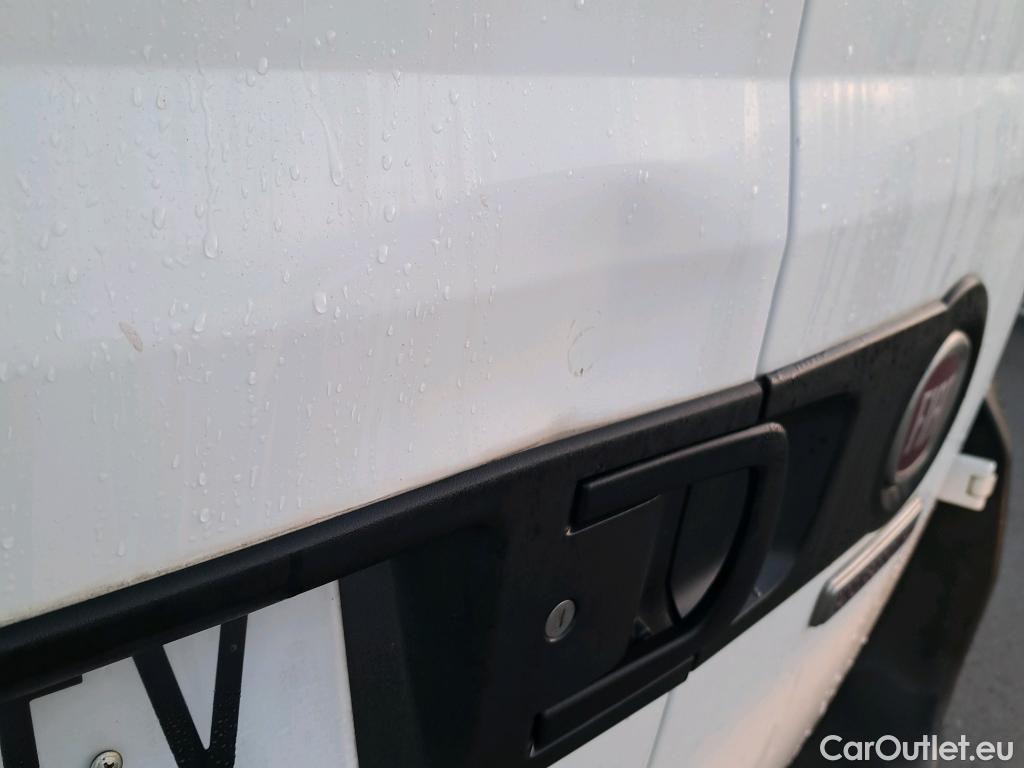 Fiat  Doblo FIAT Doblò Cargo/2015/4P/furgón derivado de turismo Cargo SX 1.3 Mjet 70 kW (95 CV) #19
